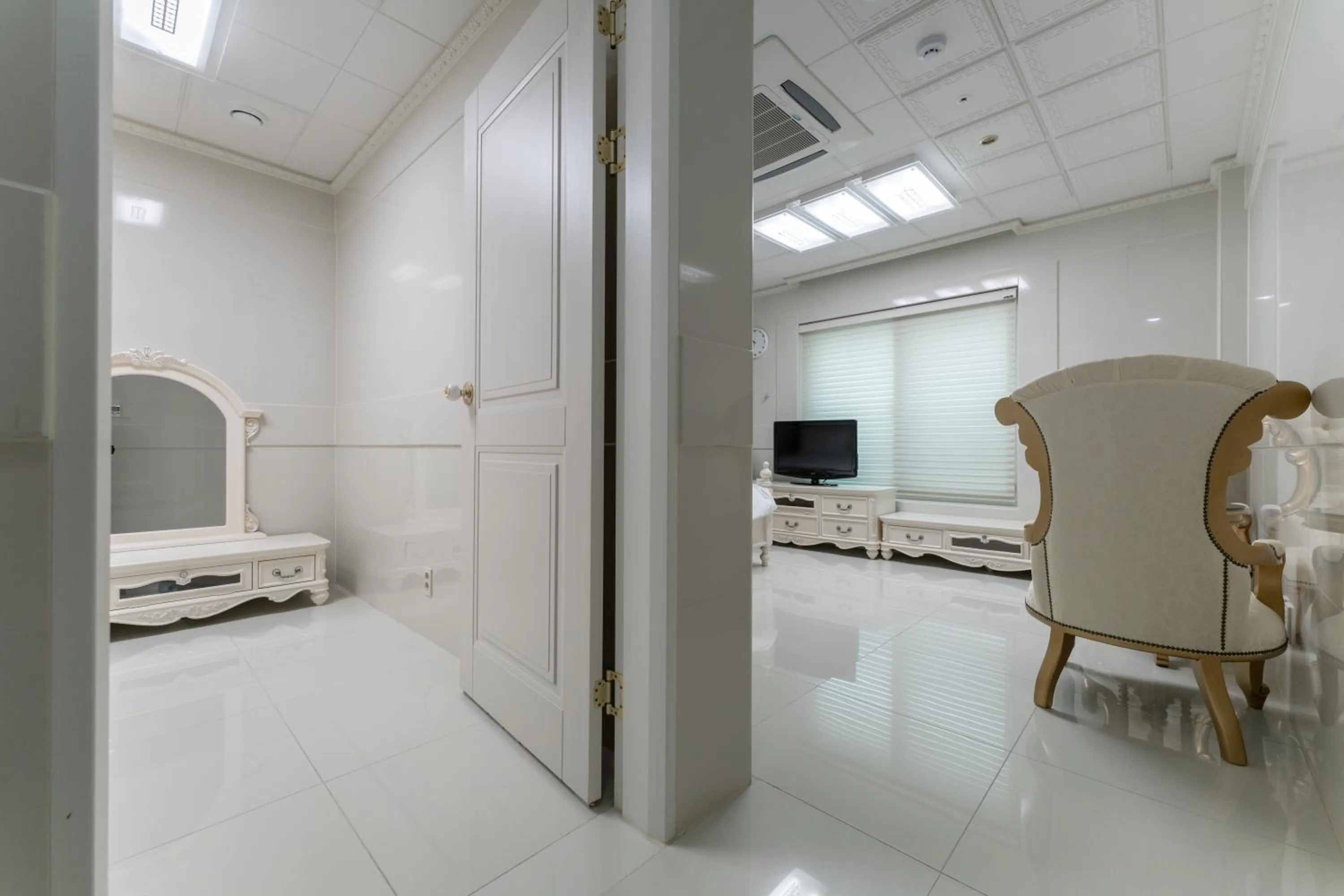 Bedroom, Bed in Hotel Gaya