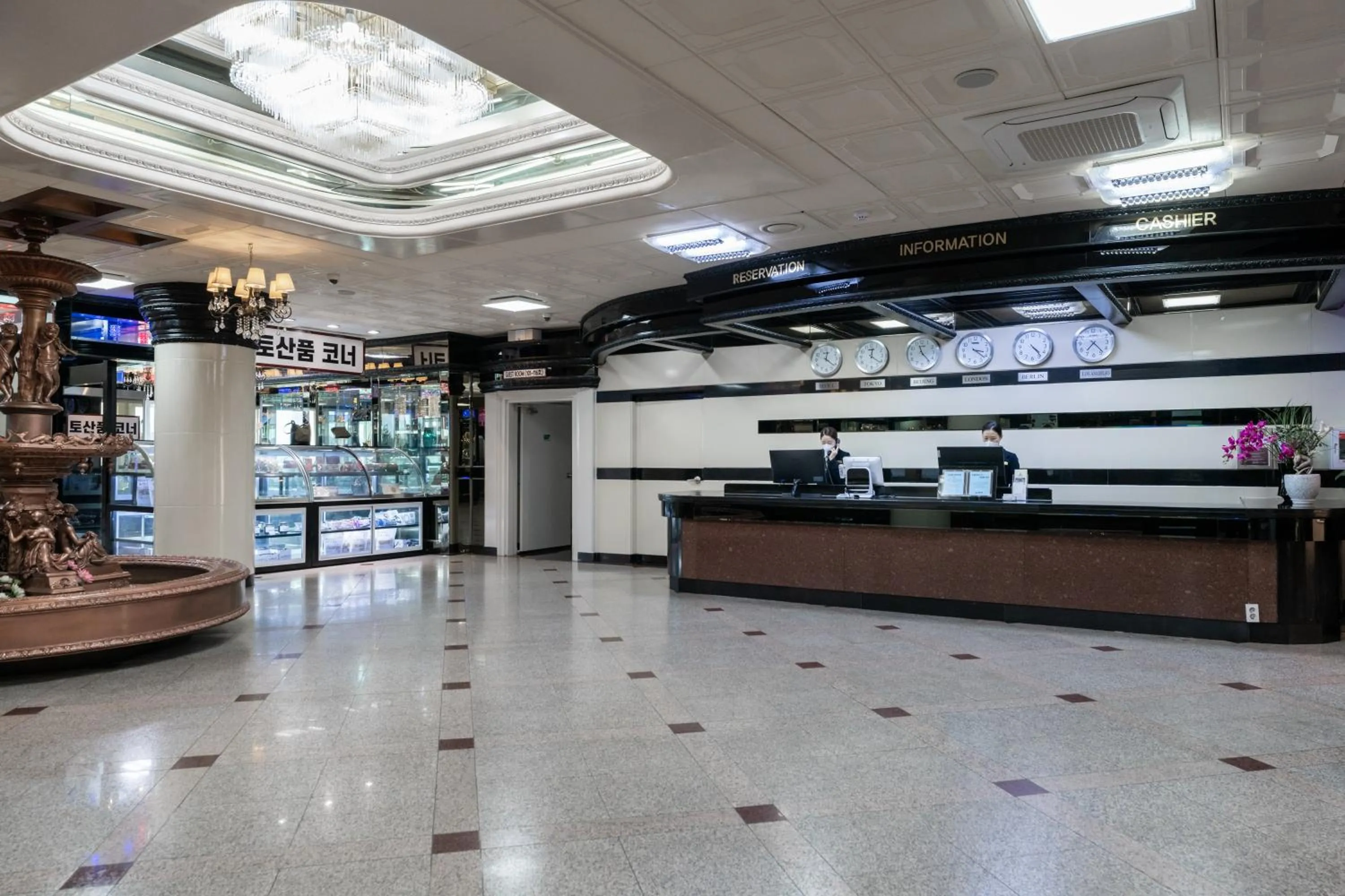 Lobby or reception in Hotel Gaya