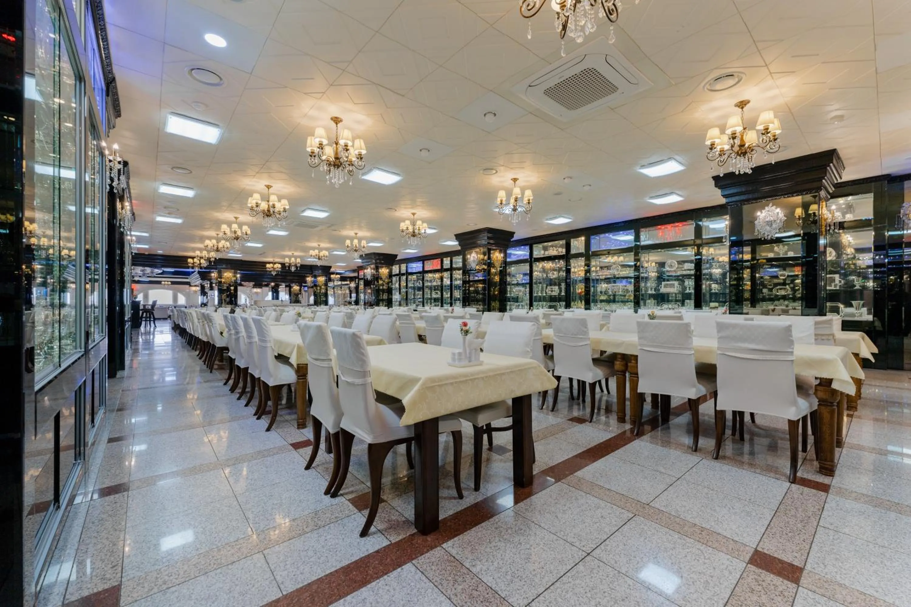 Restaurant/places to eat in Hotel Gaya