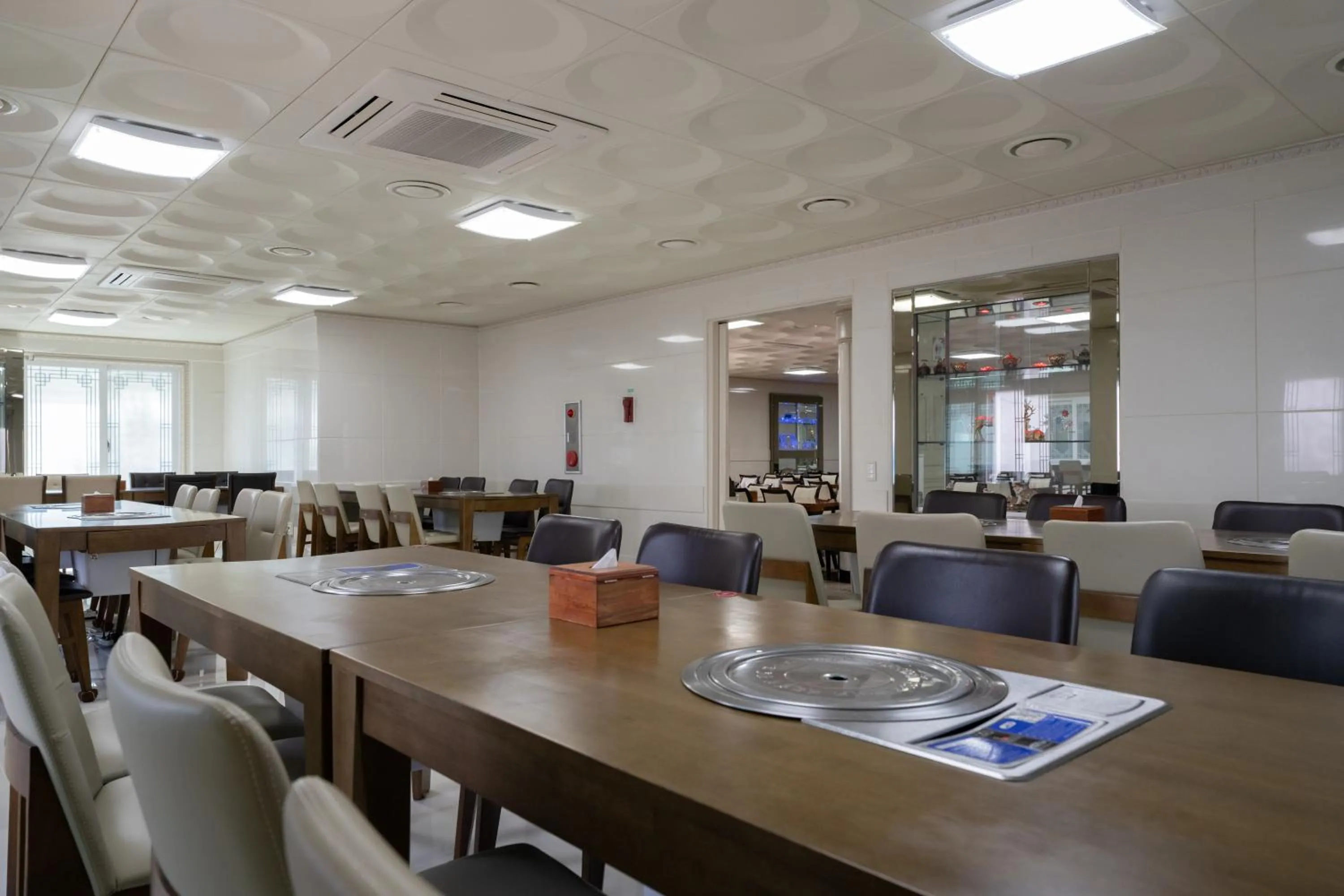 Restaurant/places to eat in Hotel Gaya