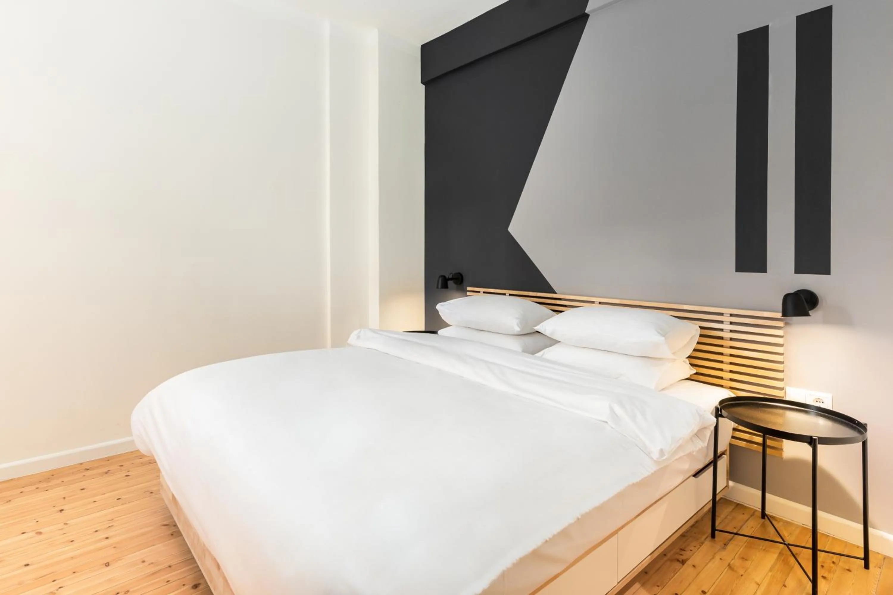 Bedroom, Bed in Vista by halu!: Spacious City Centre Home