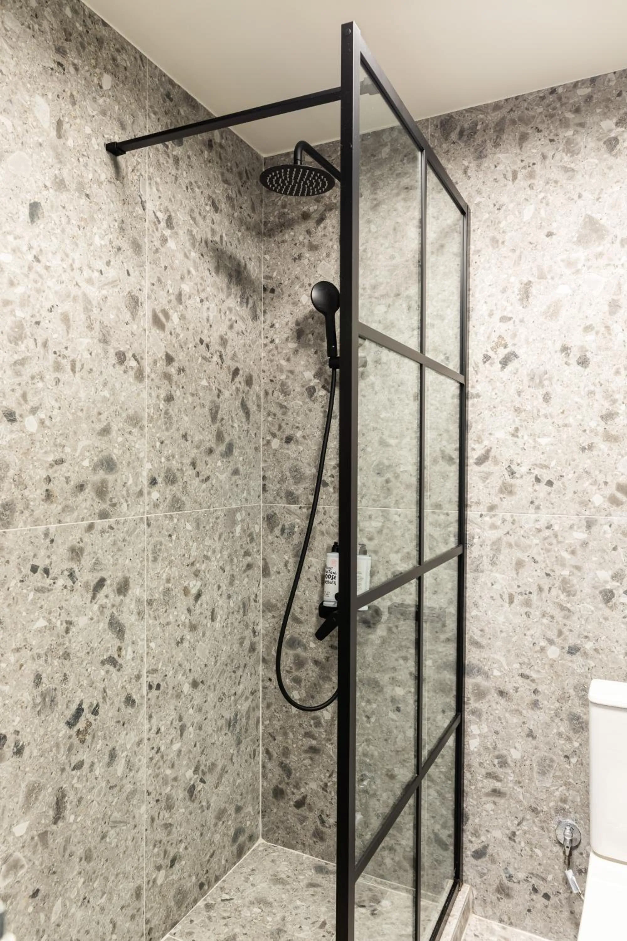 Shower in Vista by halu!: Spacious City Centre Home