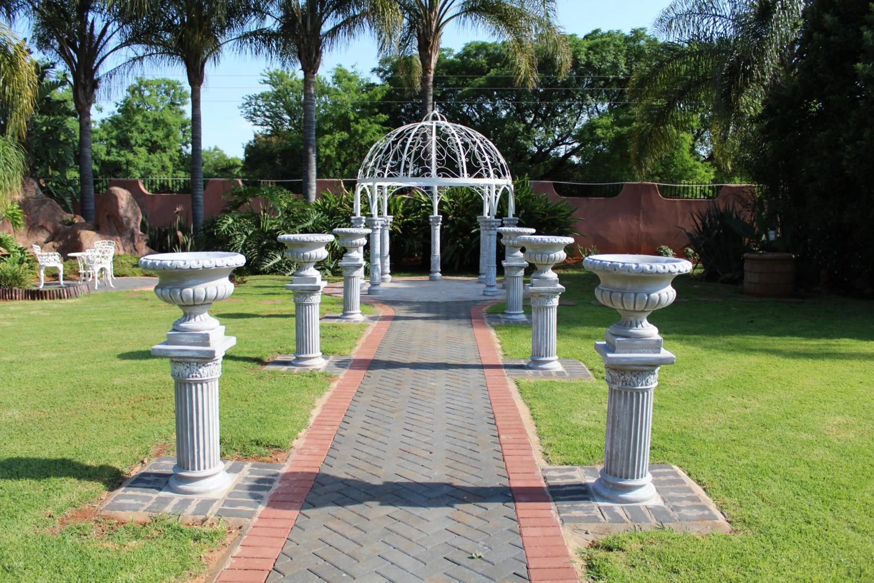 Garden in El Gran Chaparral Guest House