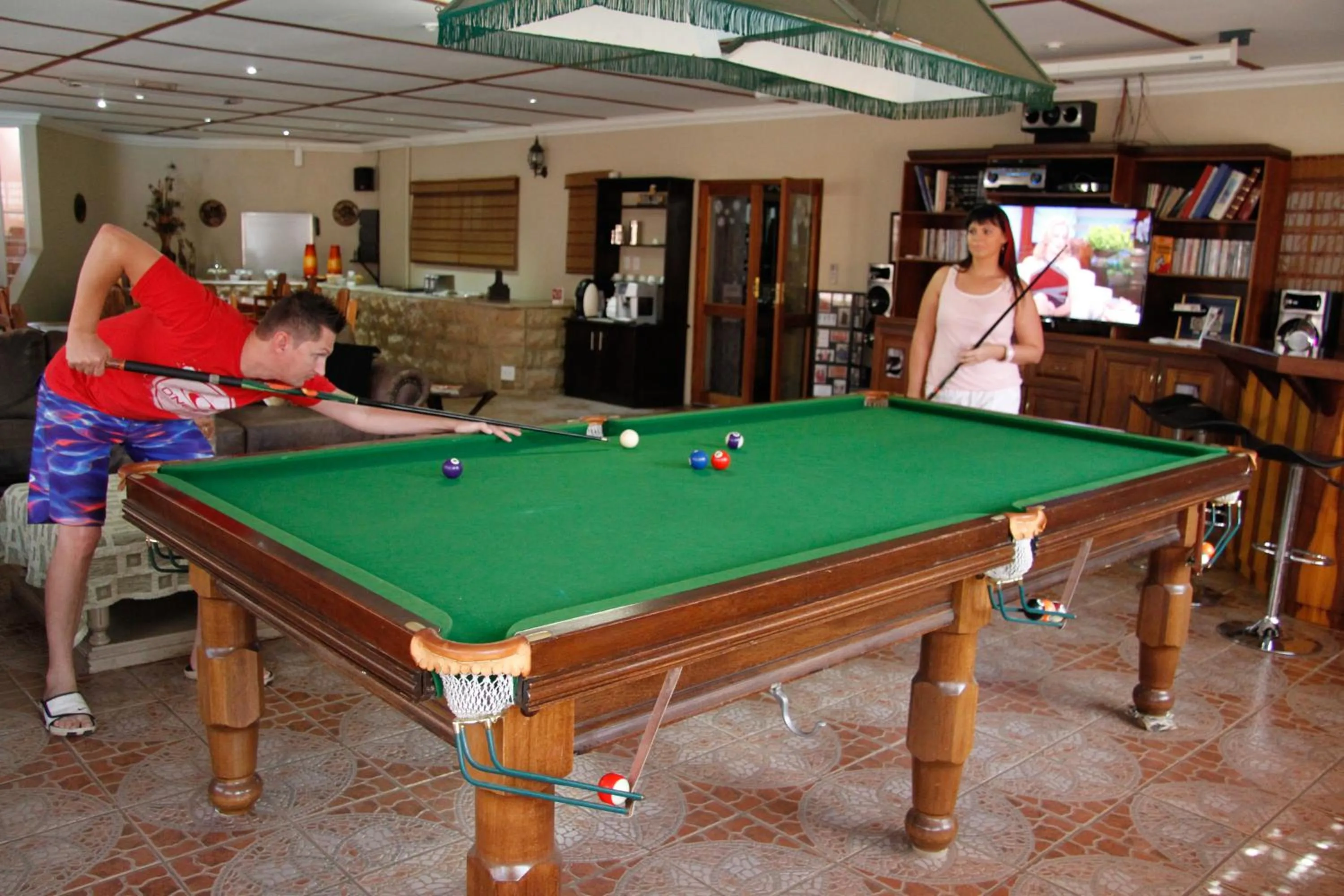Billiard in El Gran Chaparral Guest House