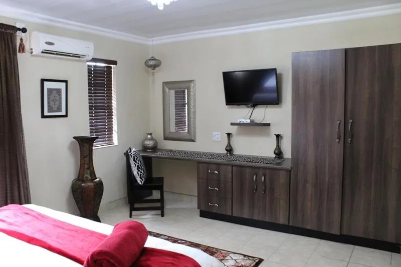 TV and multimedia, Bed in El Gran Chaparral Guest House