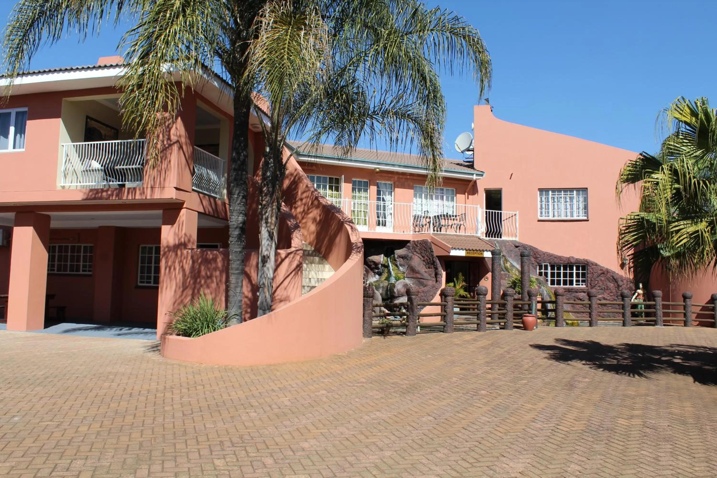 Facade/entrance in El Gran Chaparral Guest House