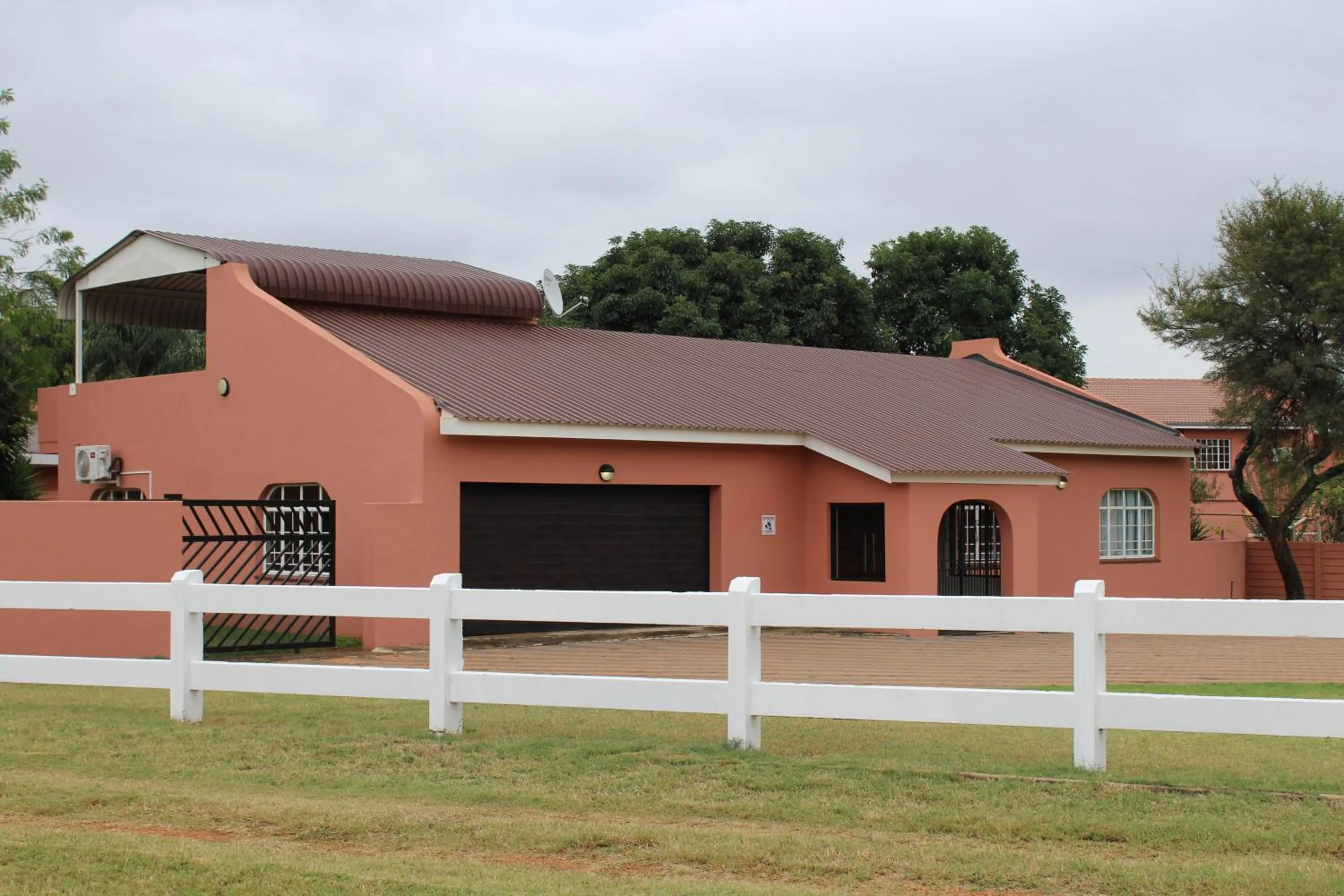Property building in El Gran Chaparral Guest House
