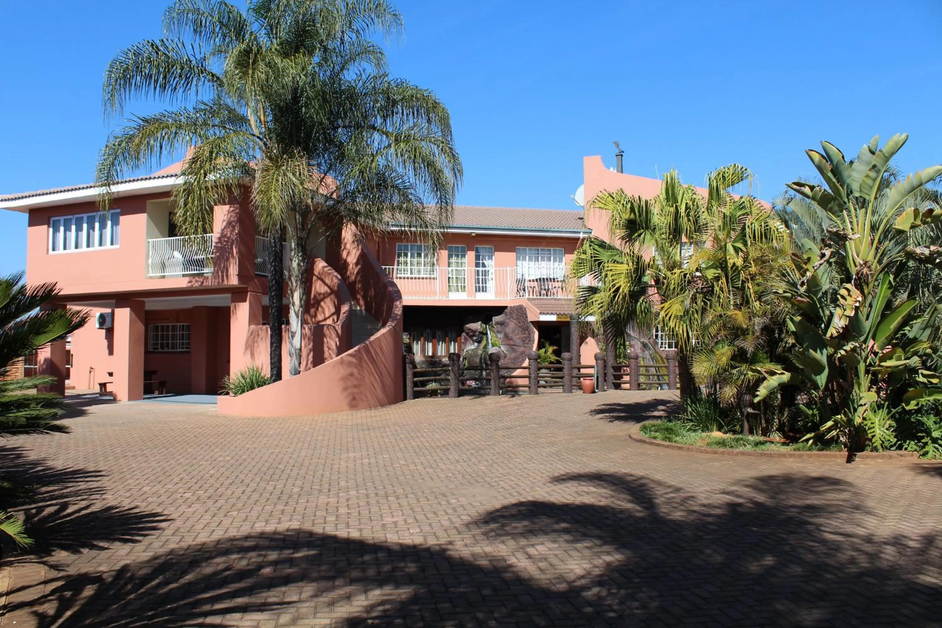 Facade/entrance in El Gran Chaparral Guest House