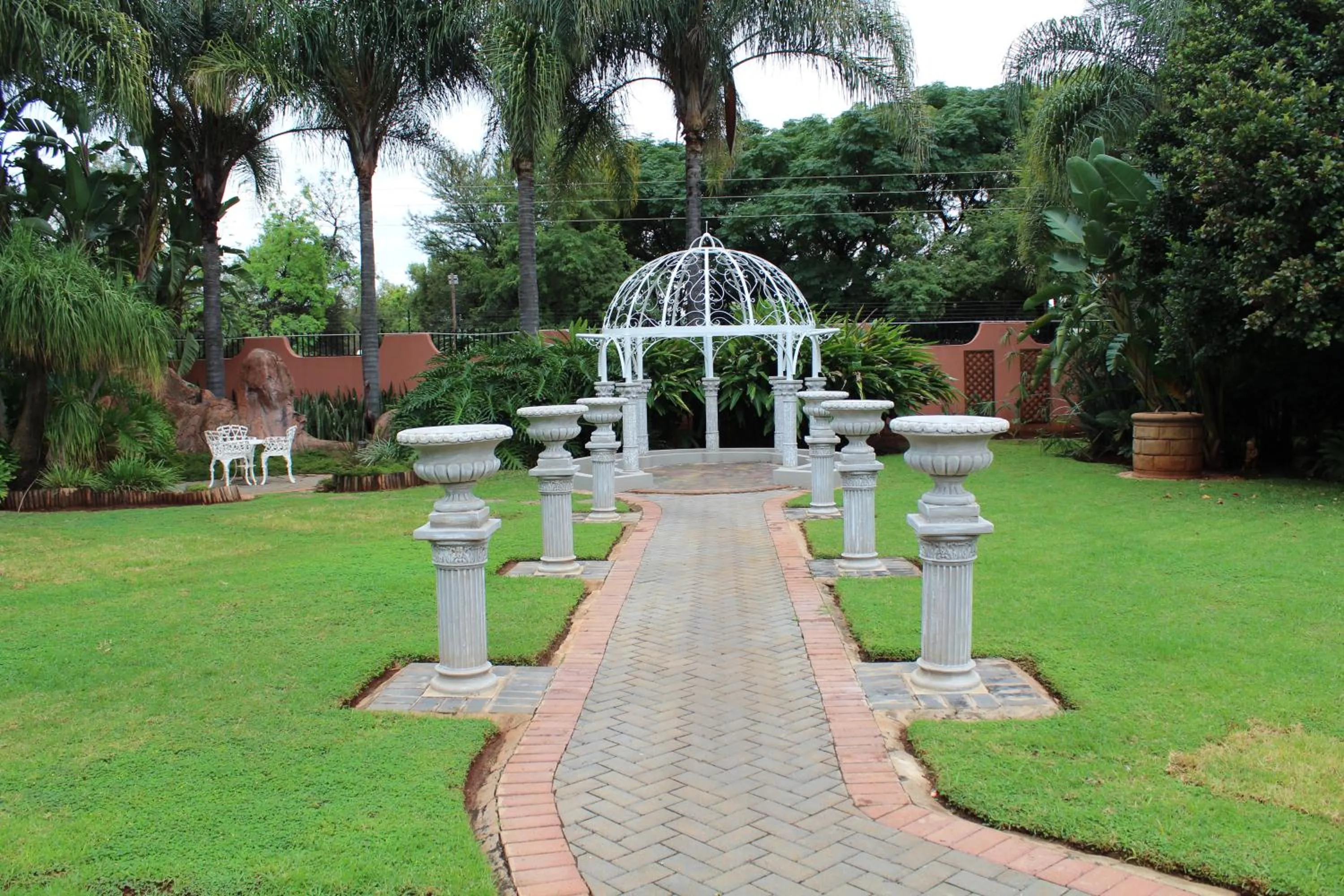 Garden in El Gran Chaparral Guest House