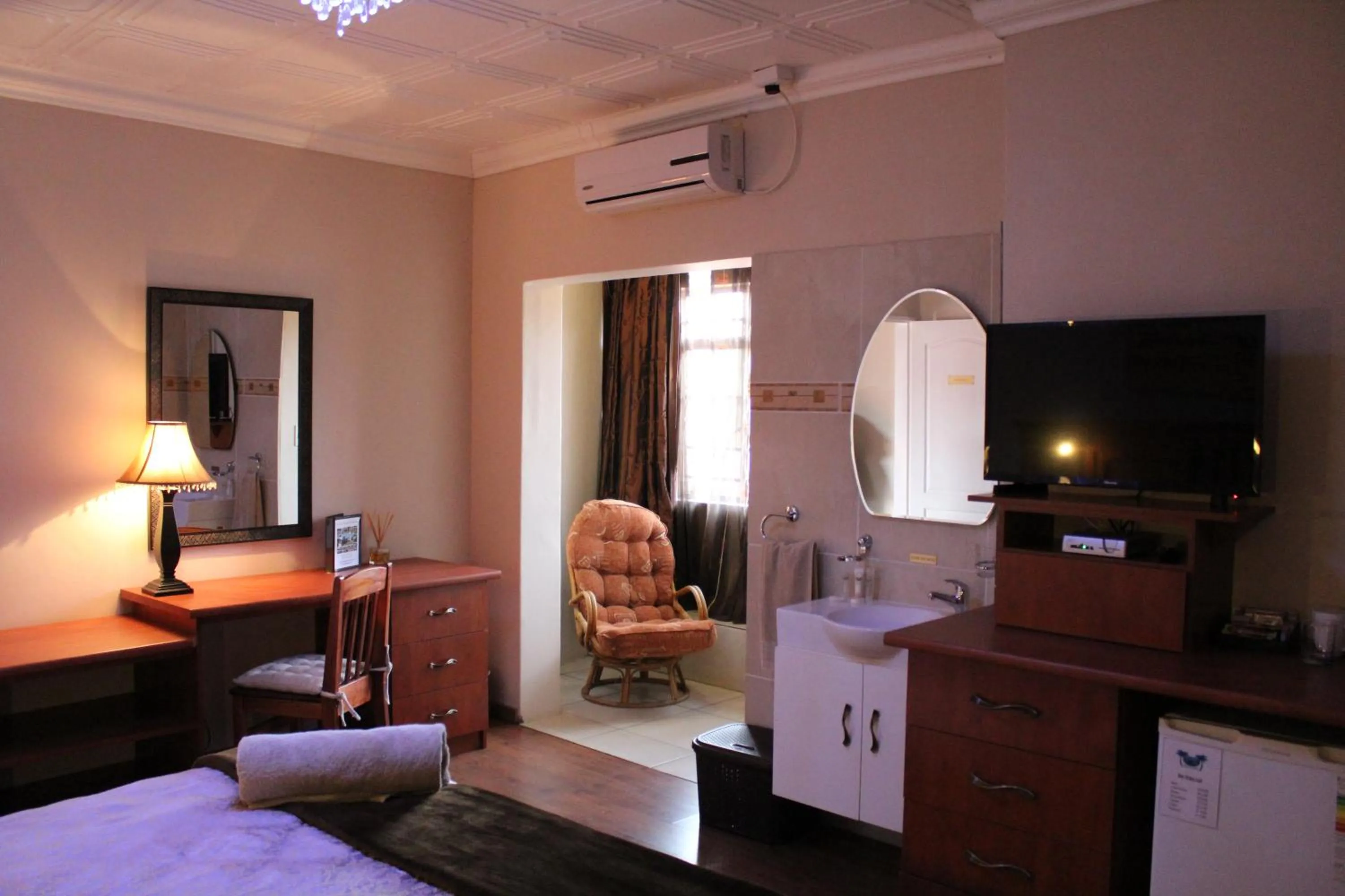 Bedroom, Bed in El Gran Chaparral Guest House