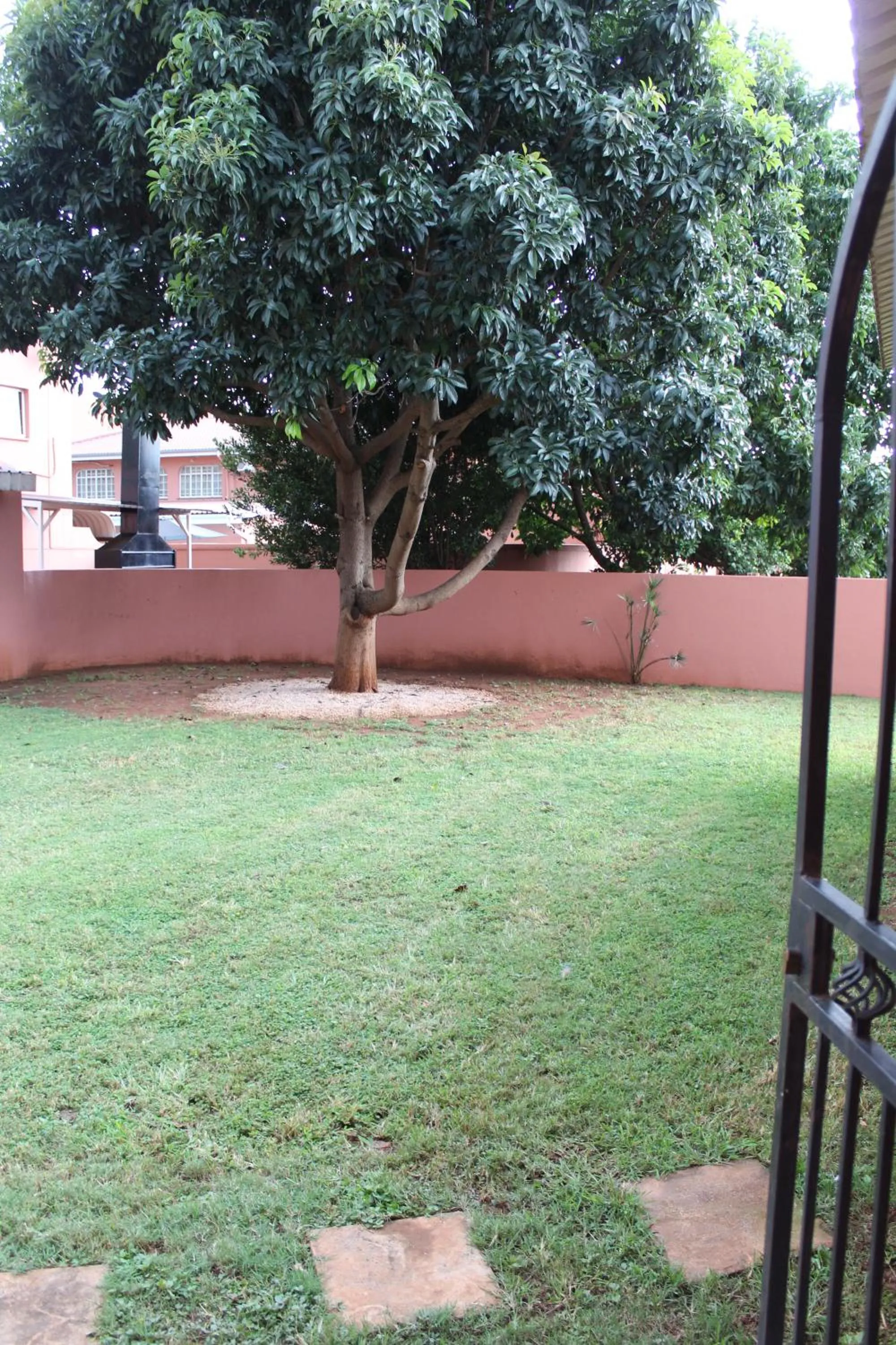Garden in El Gran Chaparral Guest House