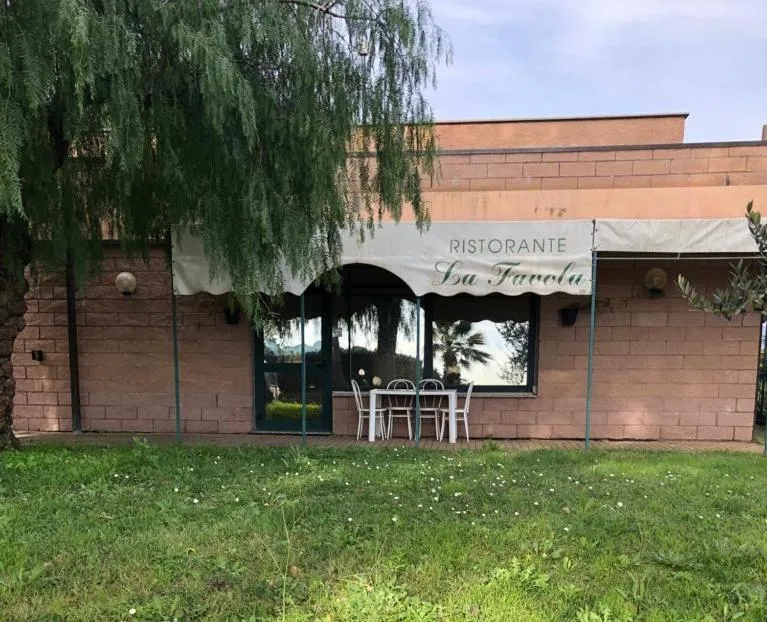 Restaurant/places to eat, Property Building in VILLAGGIO ANDORA COLOMBO