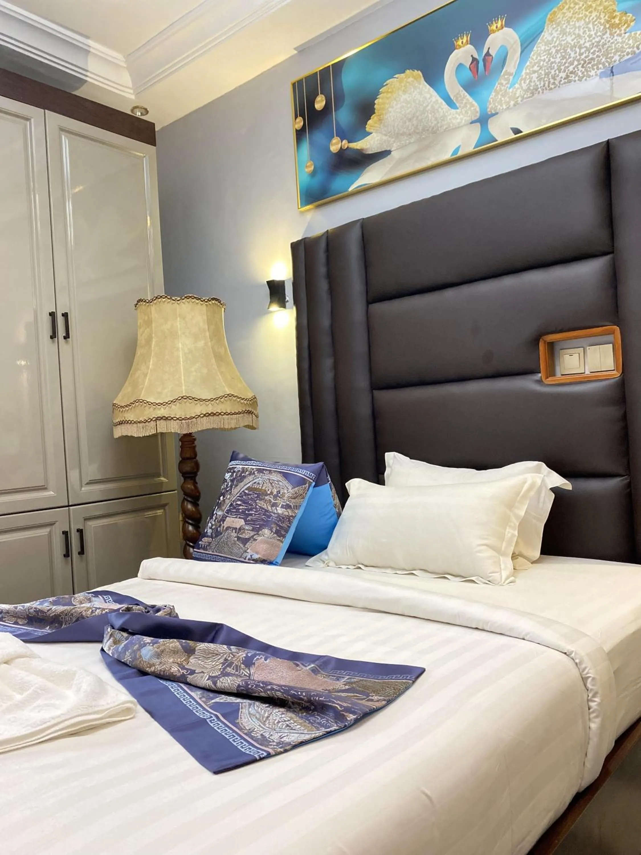 Bed in THE DREAMS HOTEL