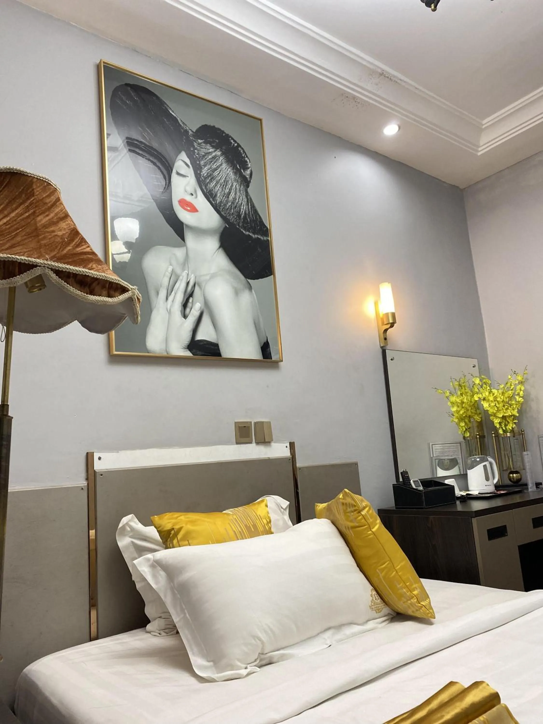 Bed in THE DREAMS HOTEL