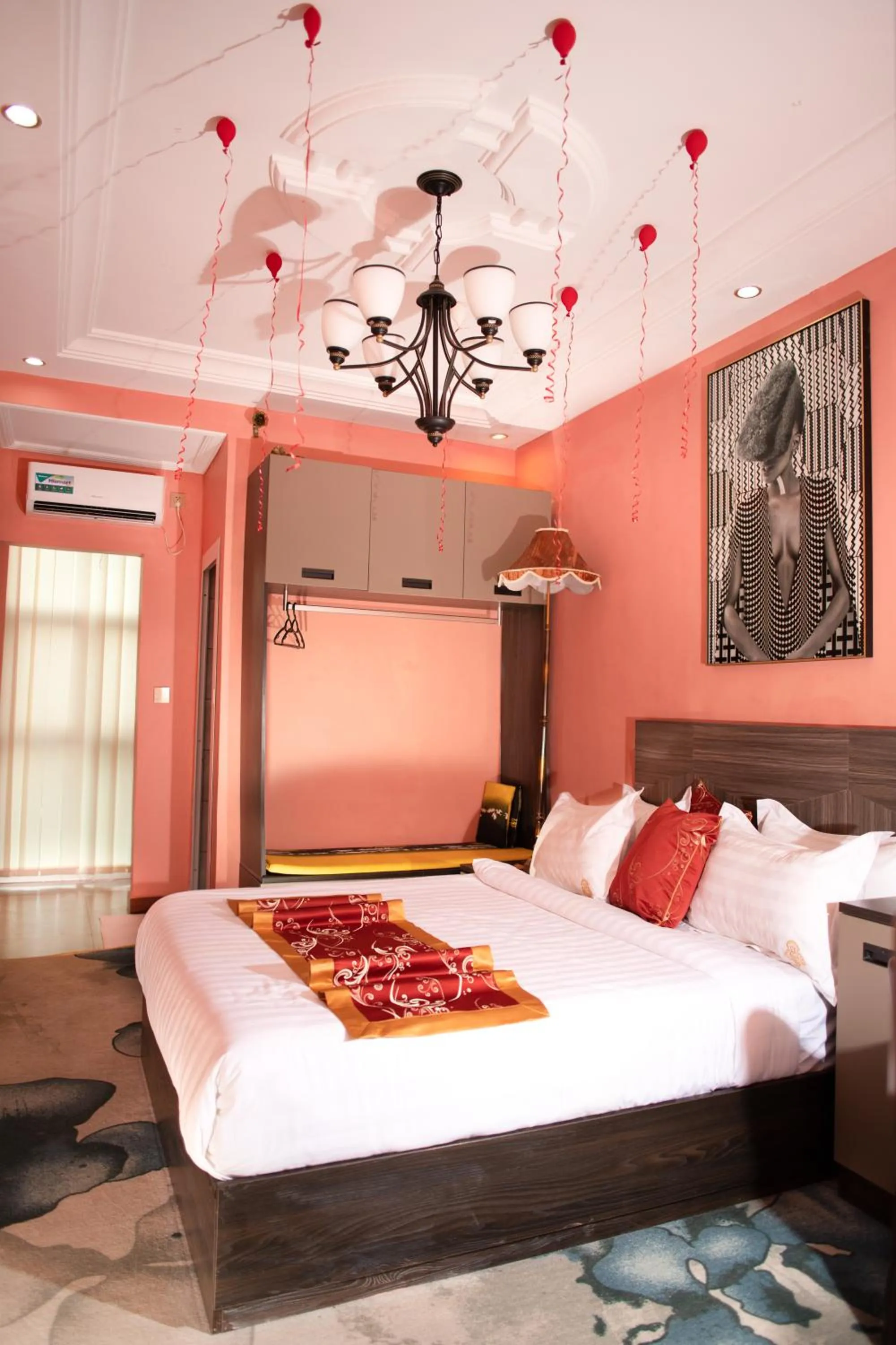 Bed in THE DREAMS HOTEL