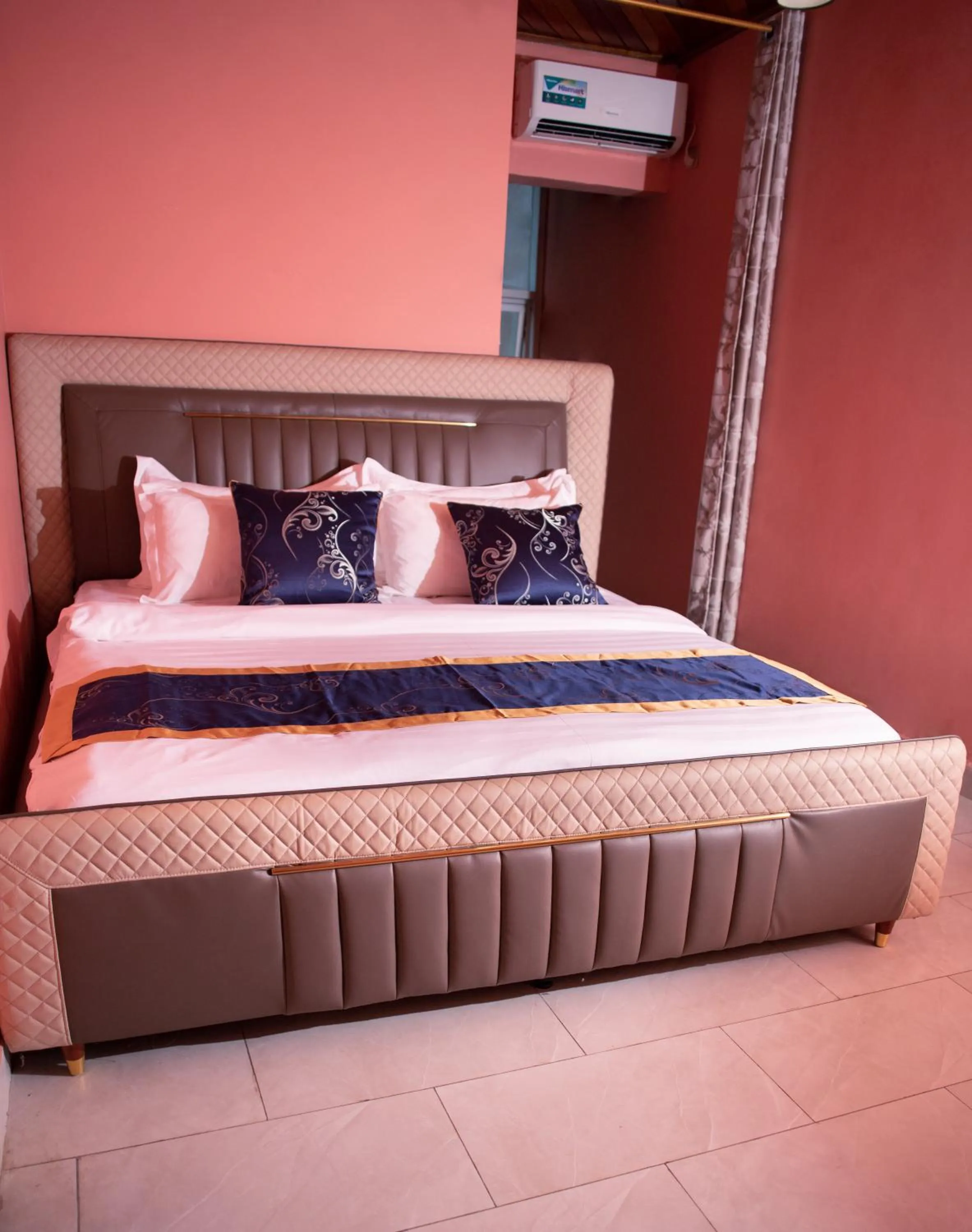 Bed in THE DREAMS HOTEL