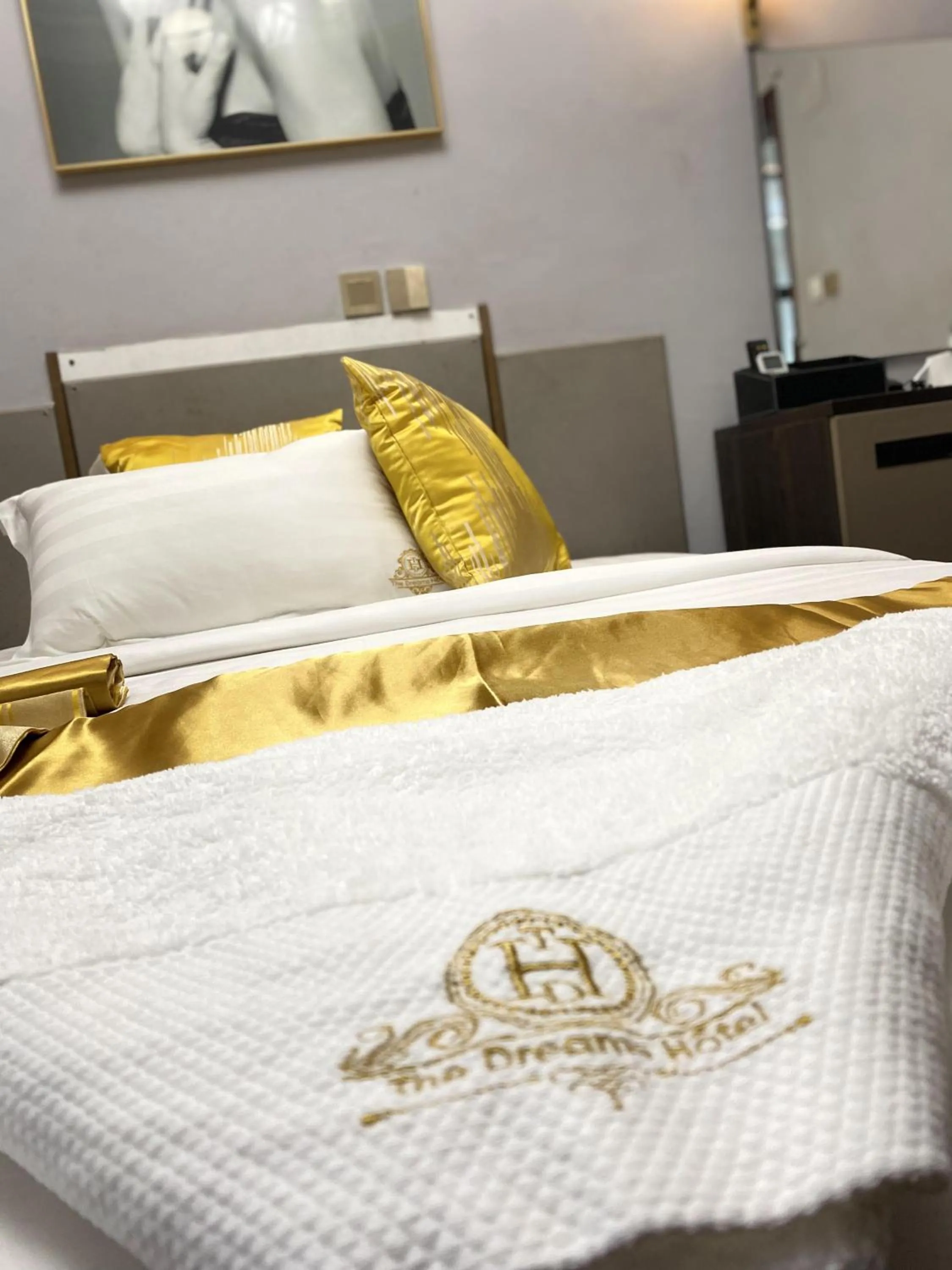 Bed in THE DREAMS HOTEL