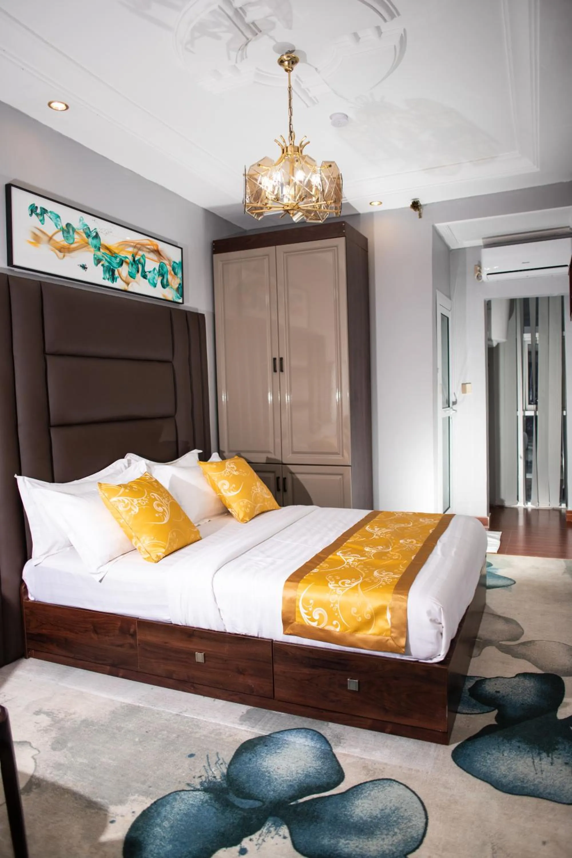 Bed in THE DREAMS HOTEL