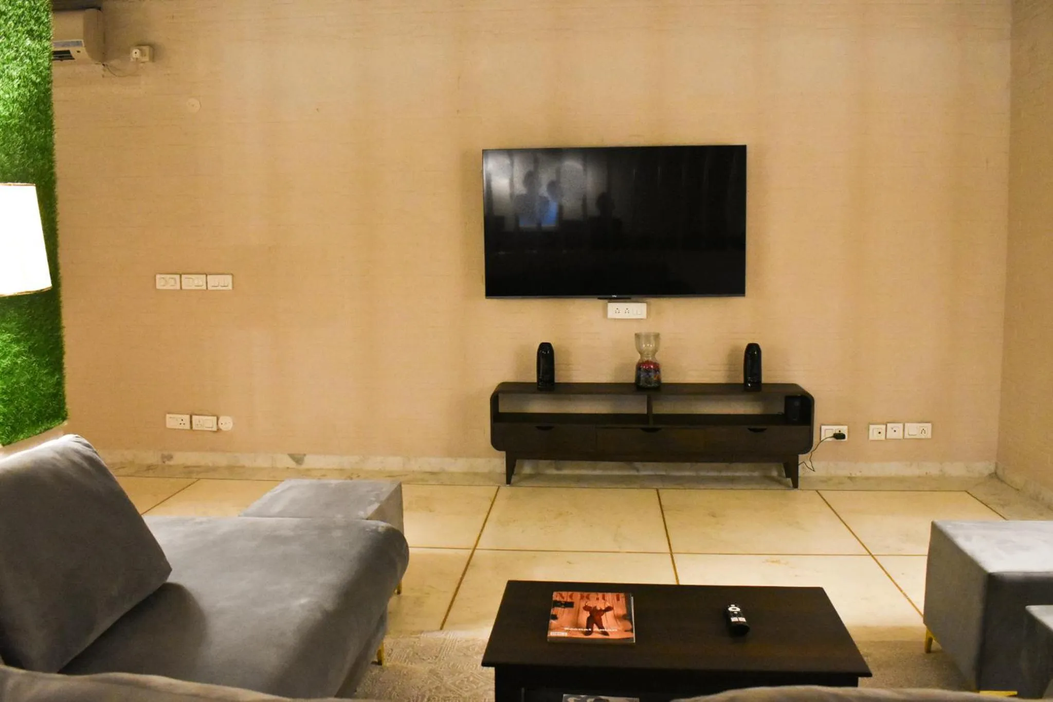 Communal lounge/ TV room in Firebrick Boutique Residences - GARNET HOUSE