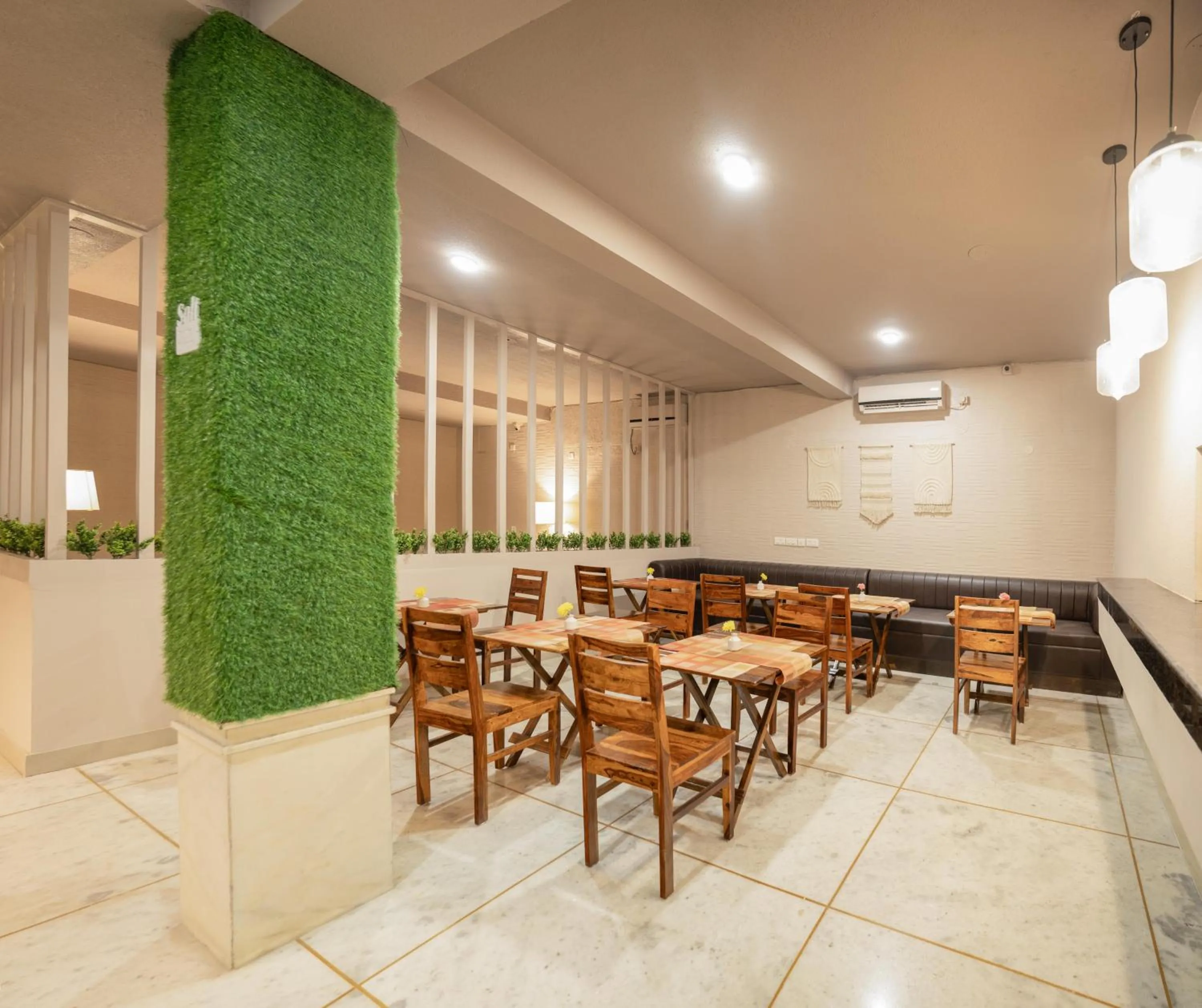 Restaurant/places to eat in Firebrick Boutique Residences - GARNET HOUSE