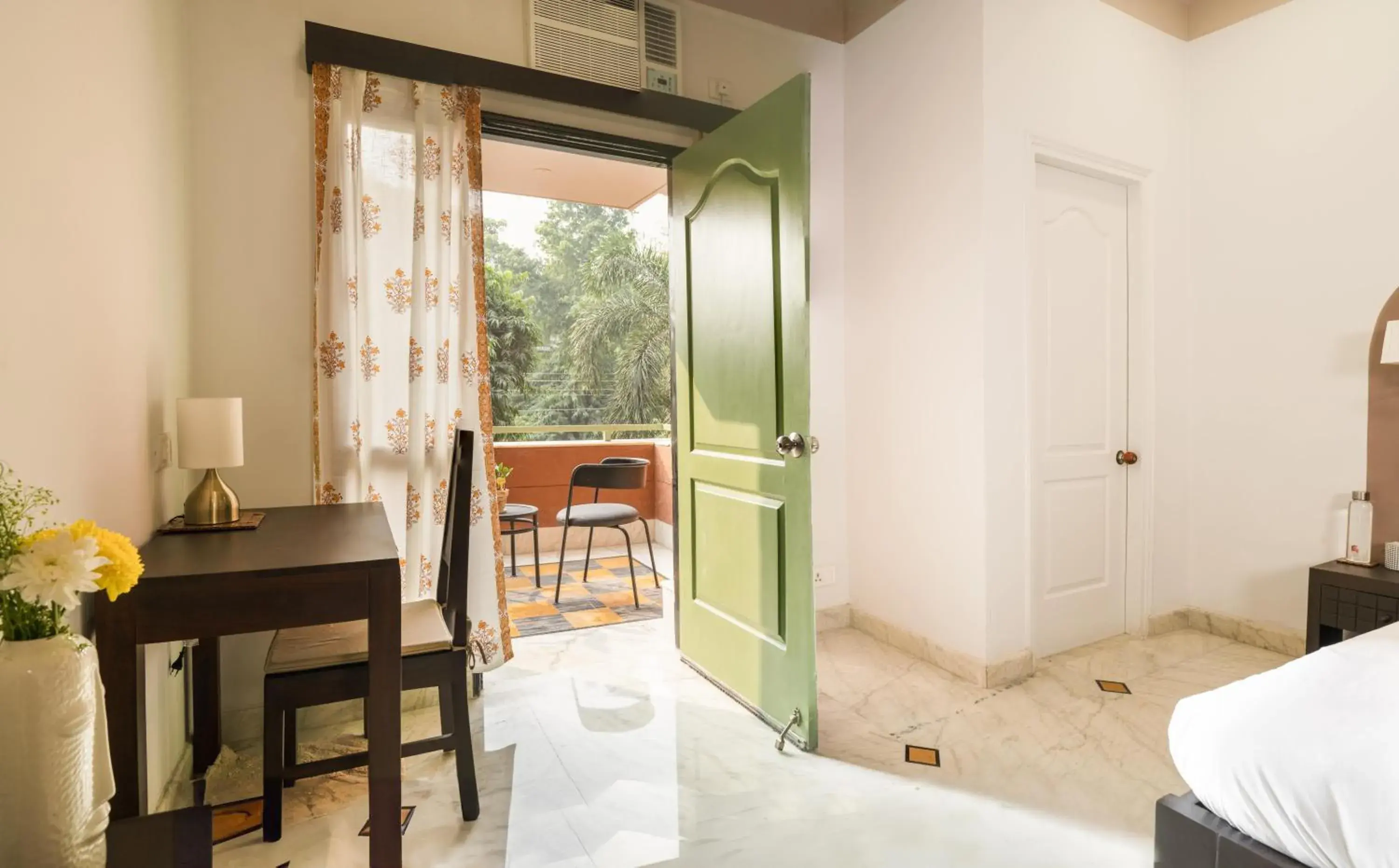 Queen Room with Garden View in Firebrick Boutique Residences - GARNET HOUSE Queen Room with Garden View in Firebrick Boutique Residences - GARNET HOUSE