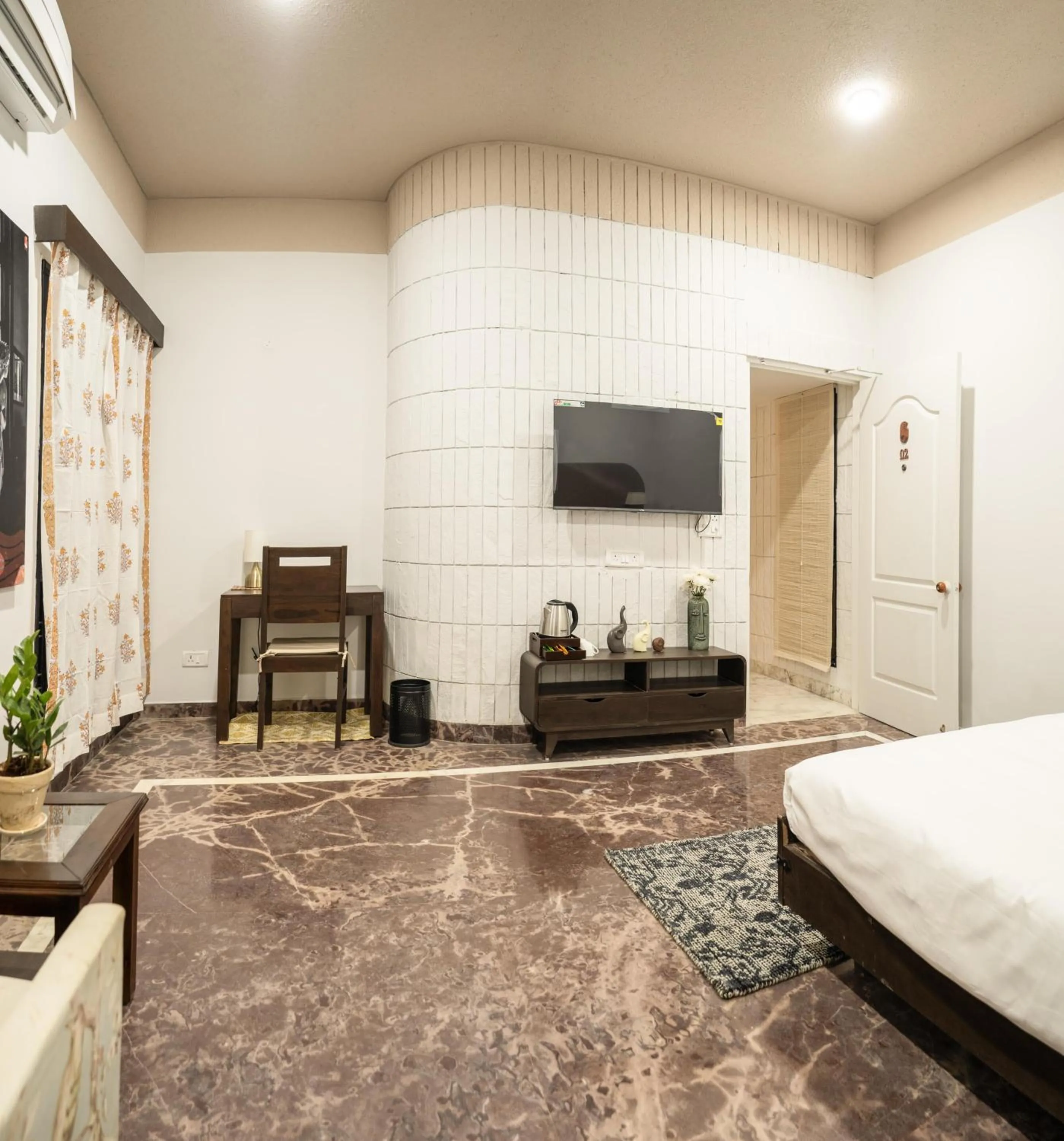 Communal lounge/ TV room, Bed in Firebrick Boutique Residences - GARNET HOUSE