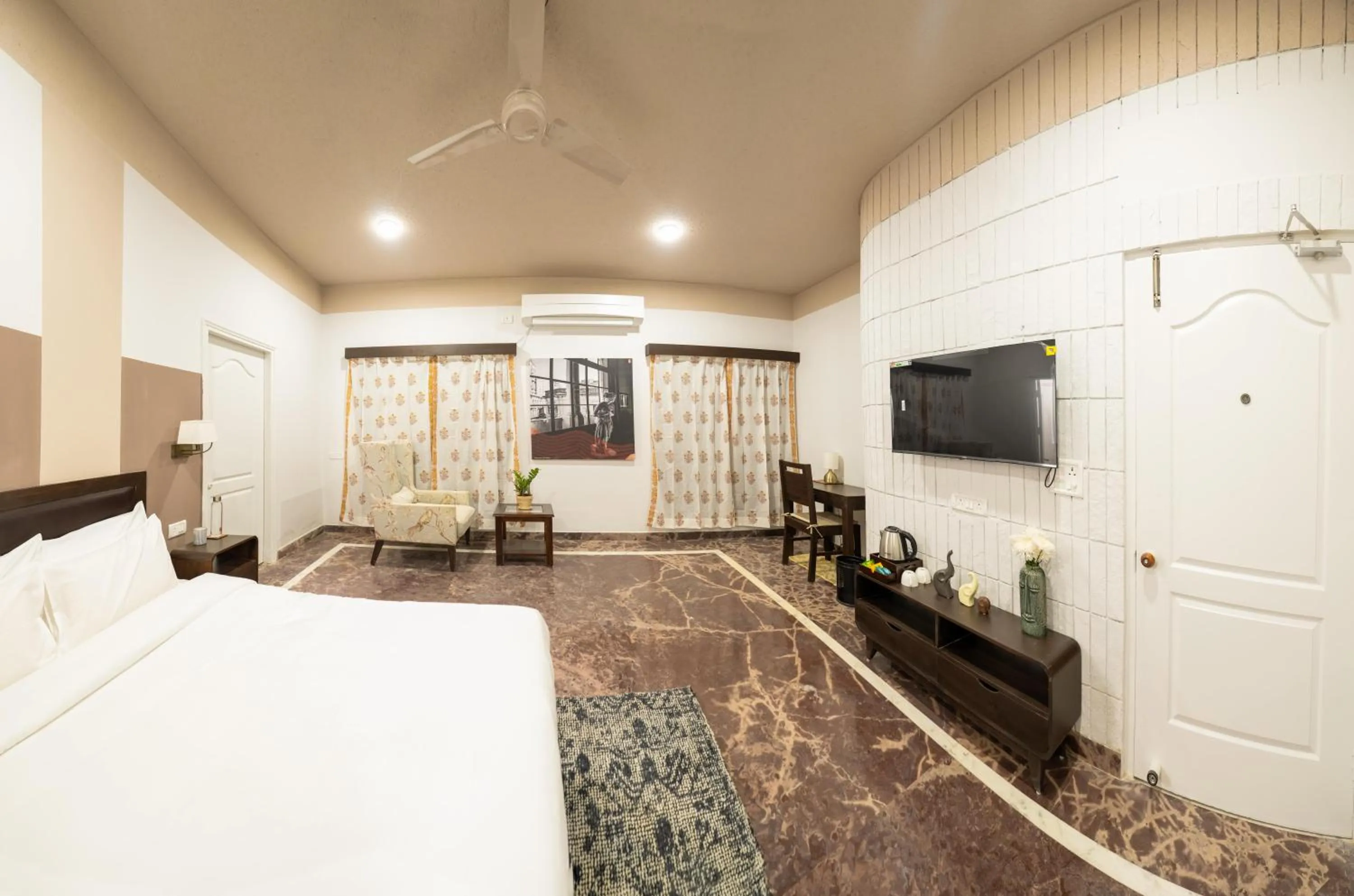 Photo of the whole room, Bed in Firebrick Boutique Residences - GARNET HOUSE