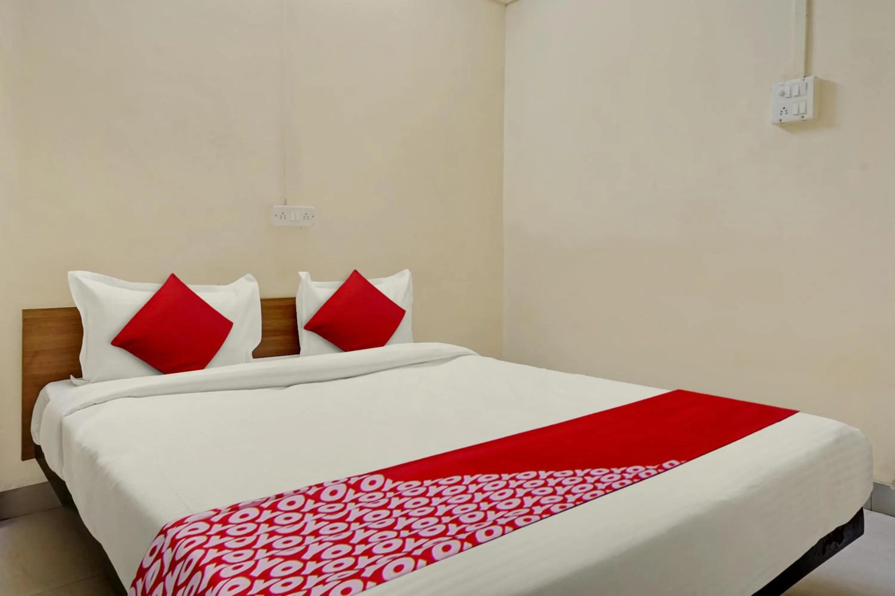 Bedroom, Bed in Super Hotel O Sai Avenue