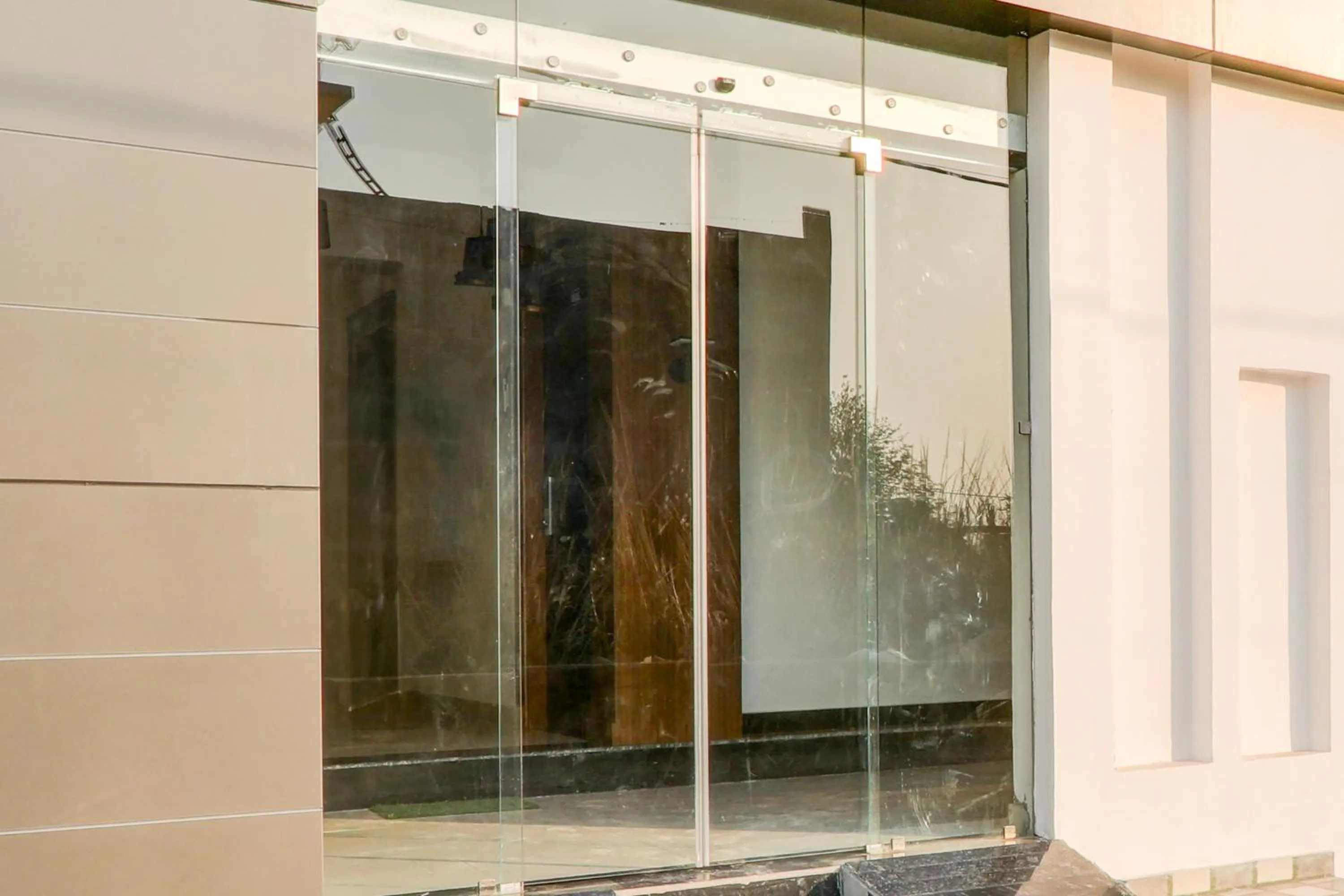 Facade/entrance in Hotel O The Suite