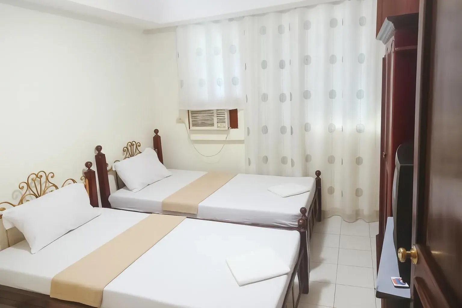 Standard Twin Room in Goland Pension House & Dormitory by SMS Hospitality Standard Twin Room in Goland Pension House & Dormitory by SMS Hospitality