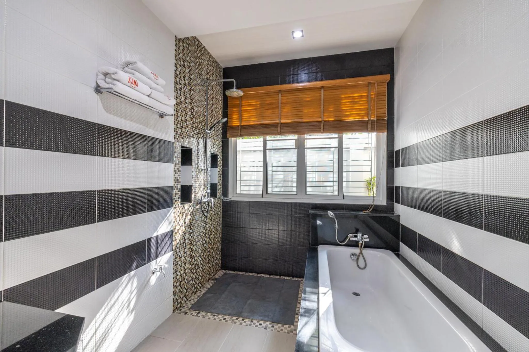 Shower in Kana Hotel Phuket普吉岛卡娜酒店