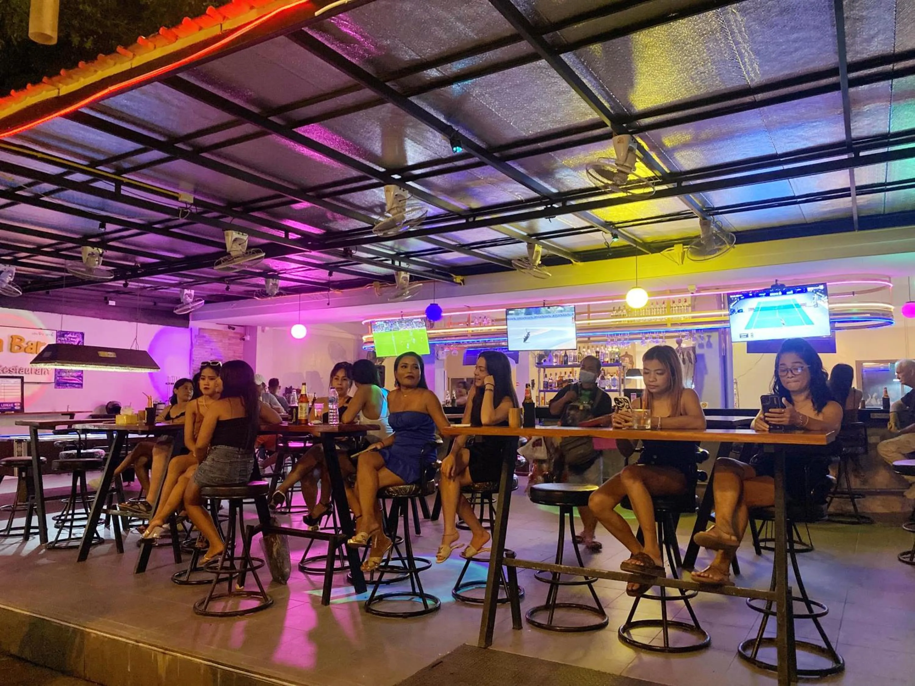 People in Kana Hotel Phuket普吉岛卡娜酒店