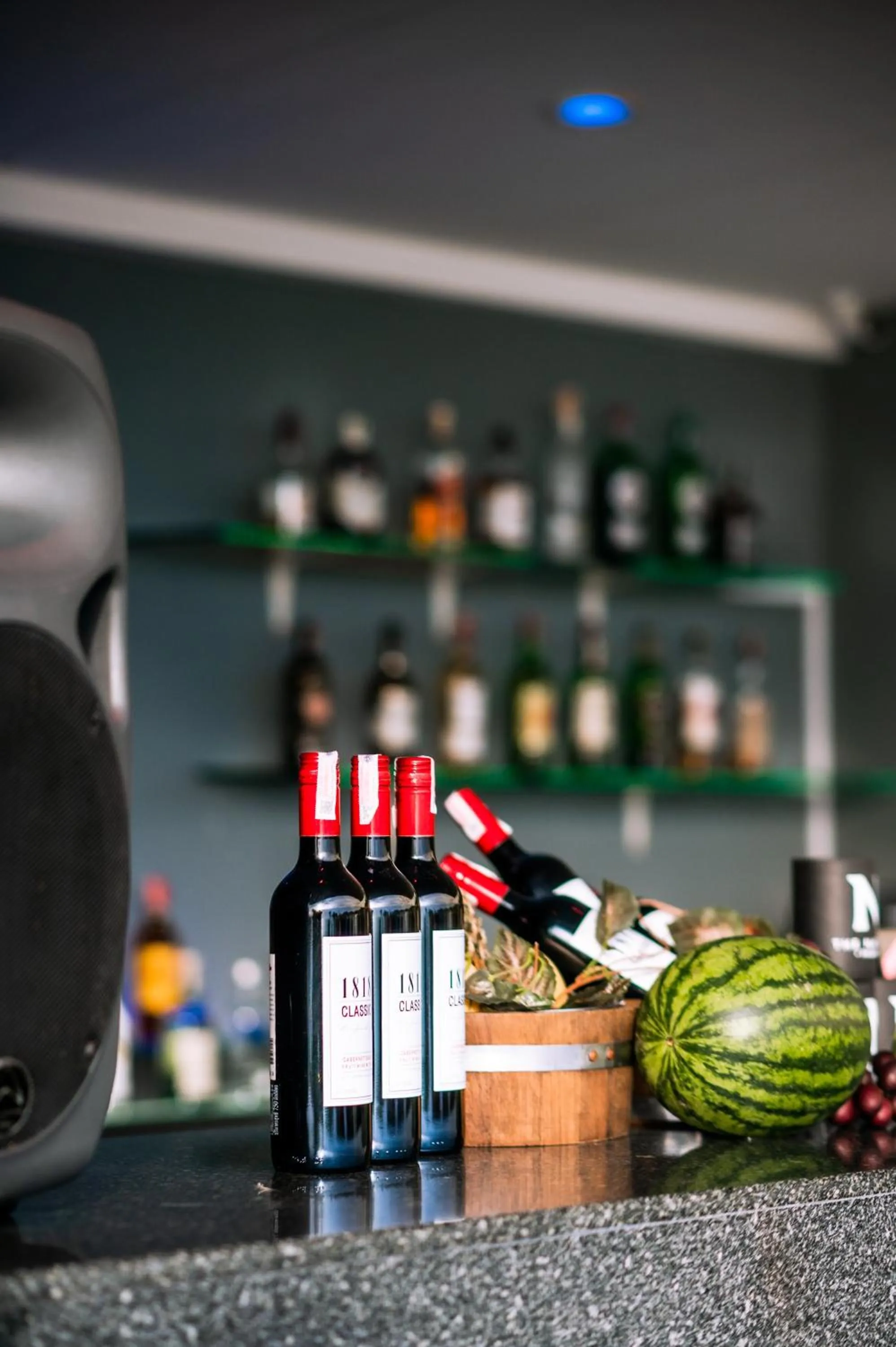 Lounge or bar in Kana Hotel Phuket普吉岛卡娜酒店