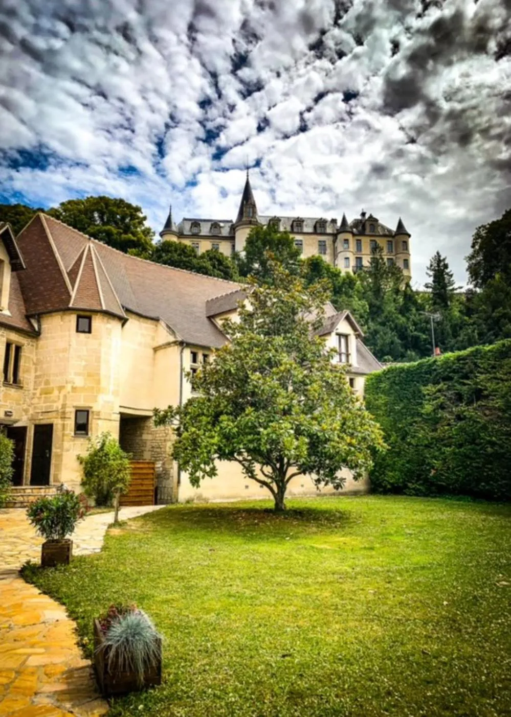 Property building in AUBERGE DU JEU D'ARC