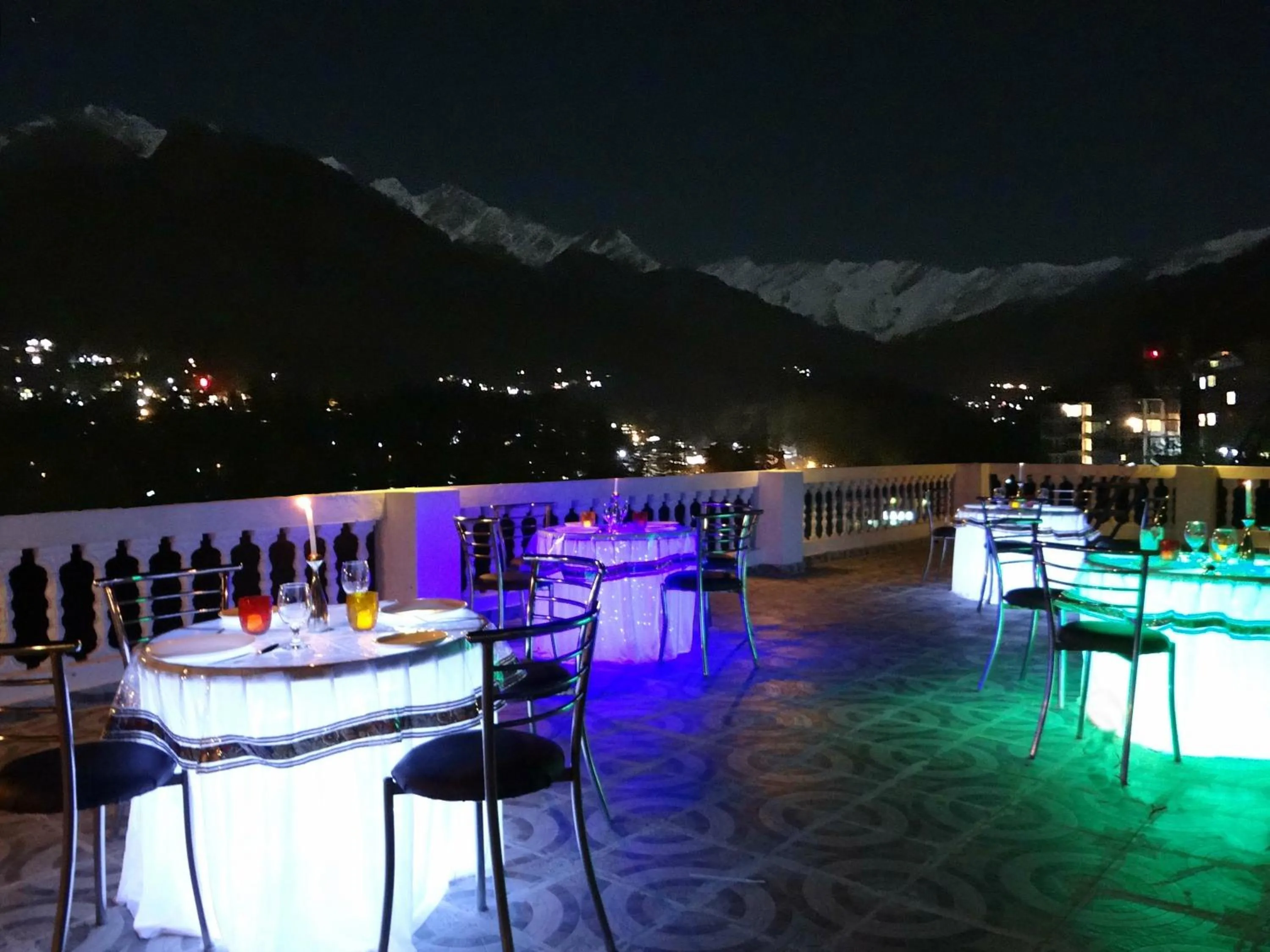 Restaurant/Places to Eat in Hotel Vintage