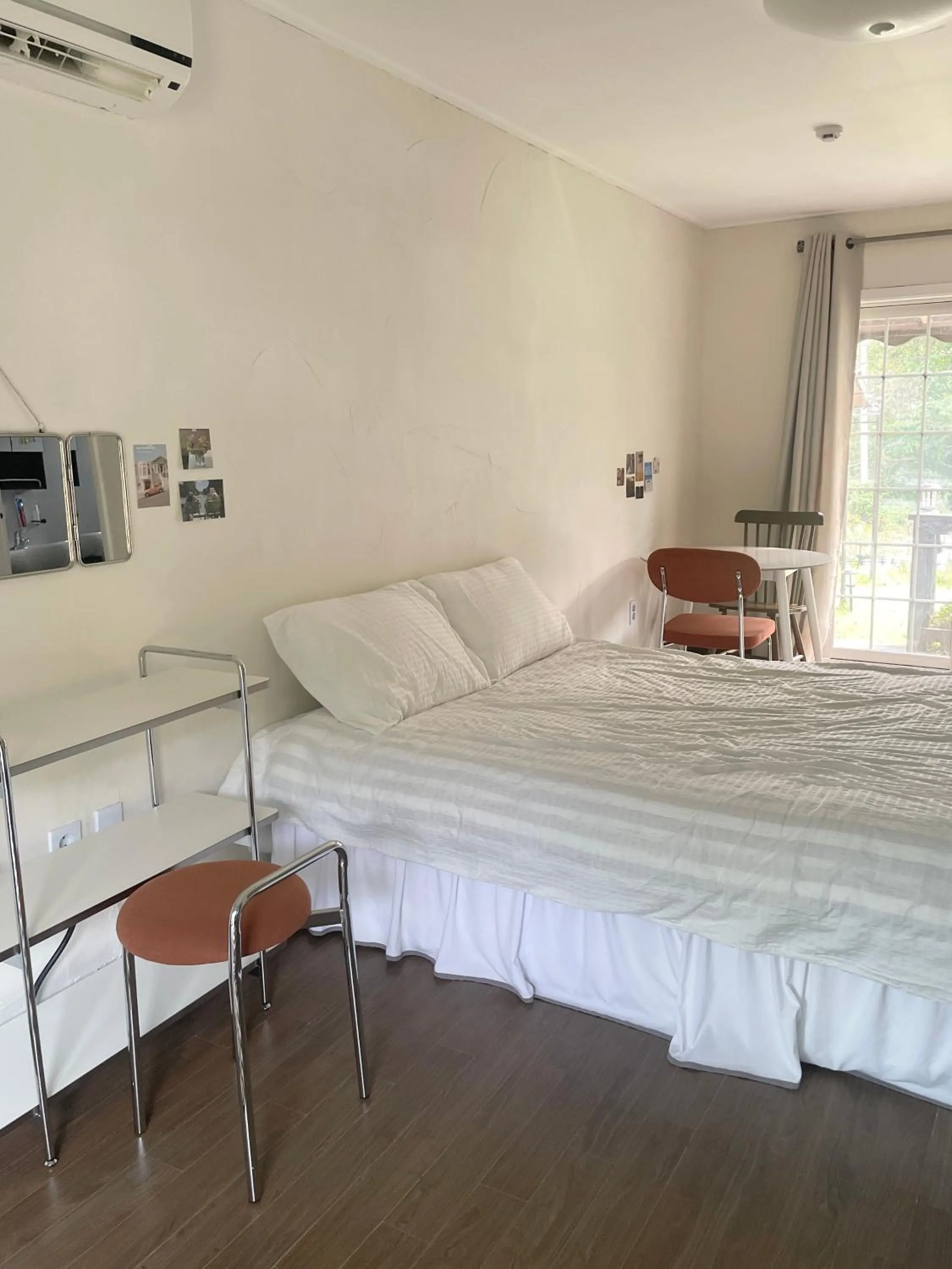 Bedroom, Bed in Honey Bear Pension