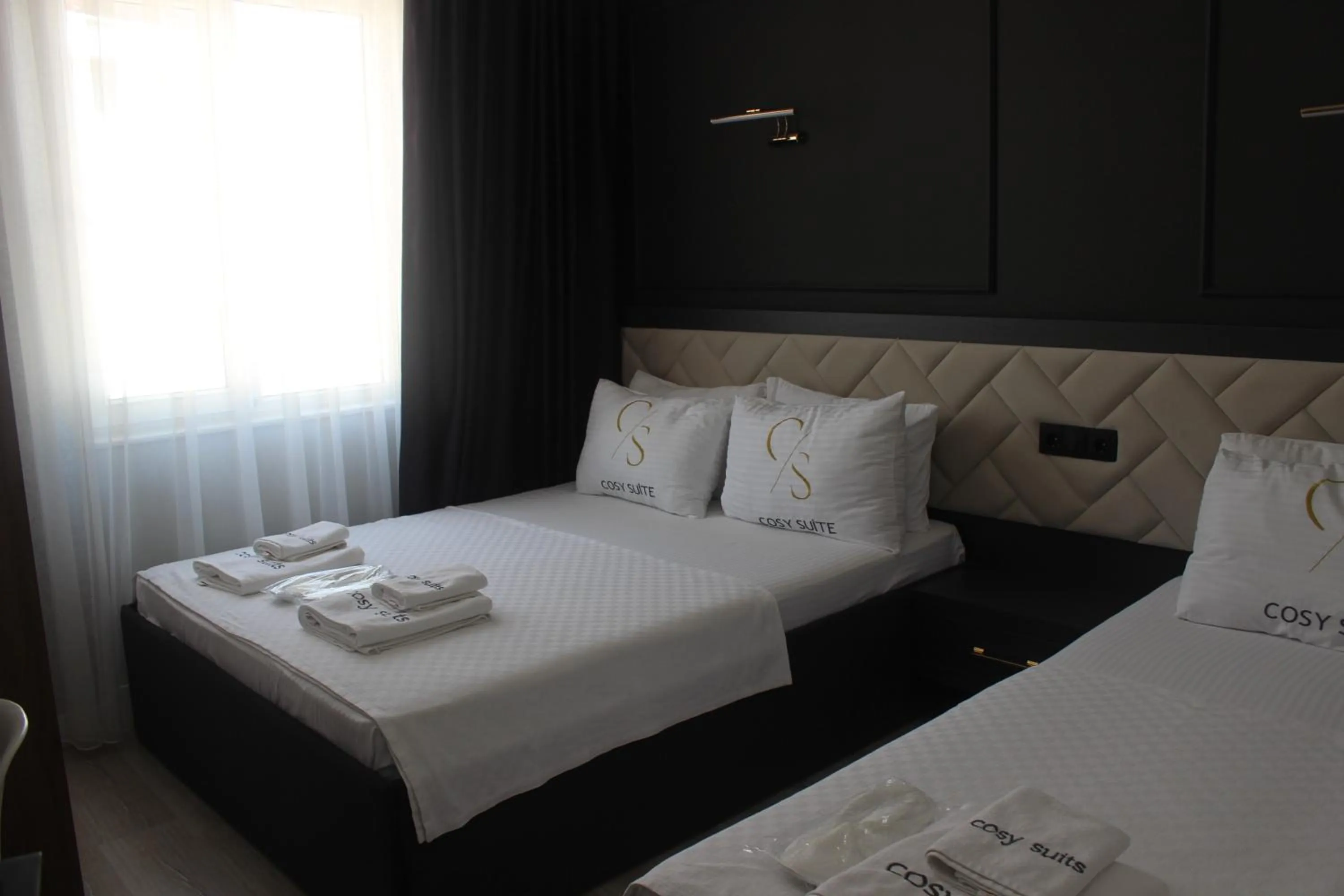 Bedroom, Bed in Cosy Suite