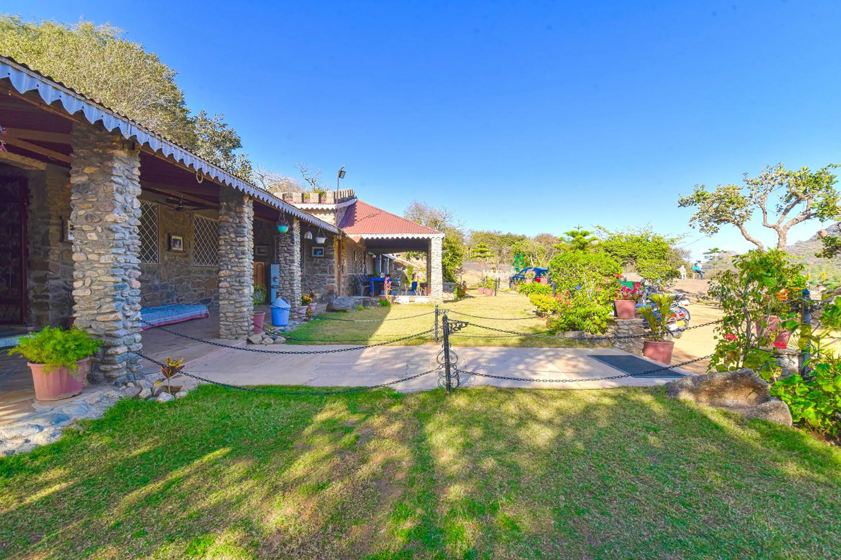 Property building in Castlle Rock, Mount Abu