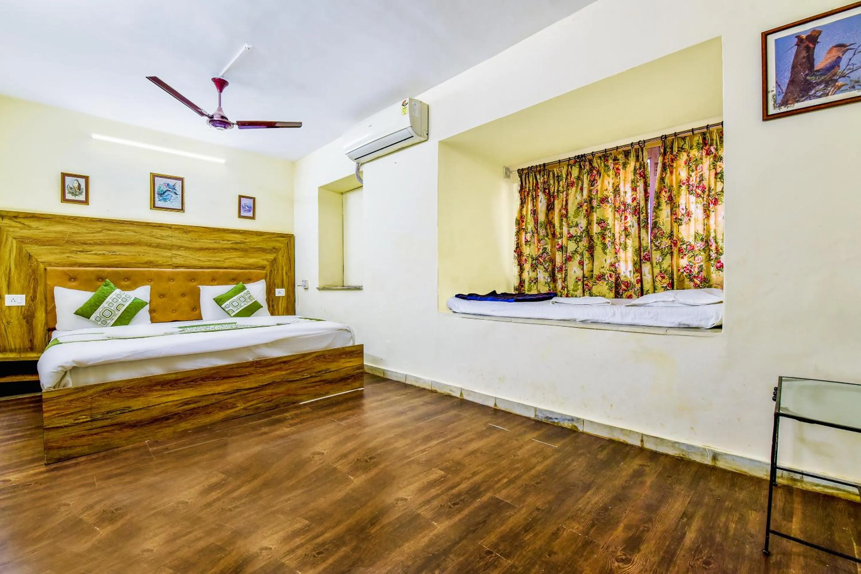 Bedroom in Castlle Rock, Mount Abu