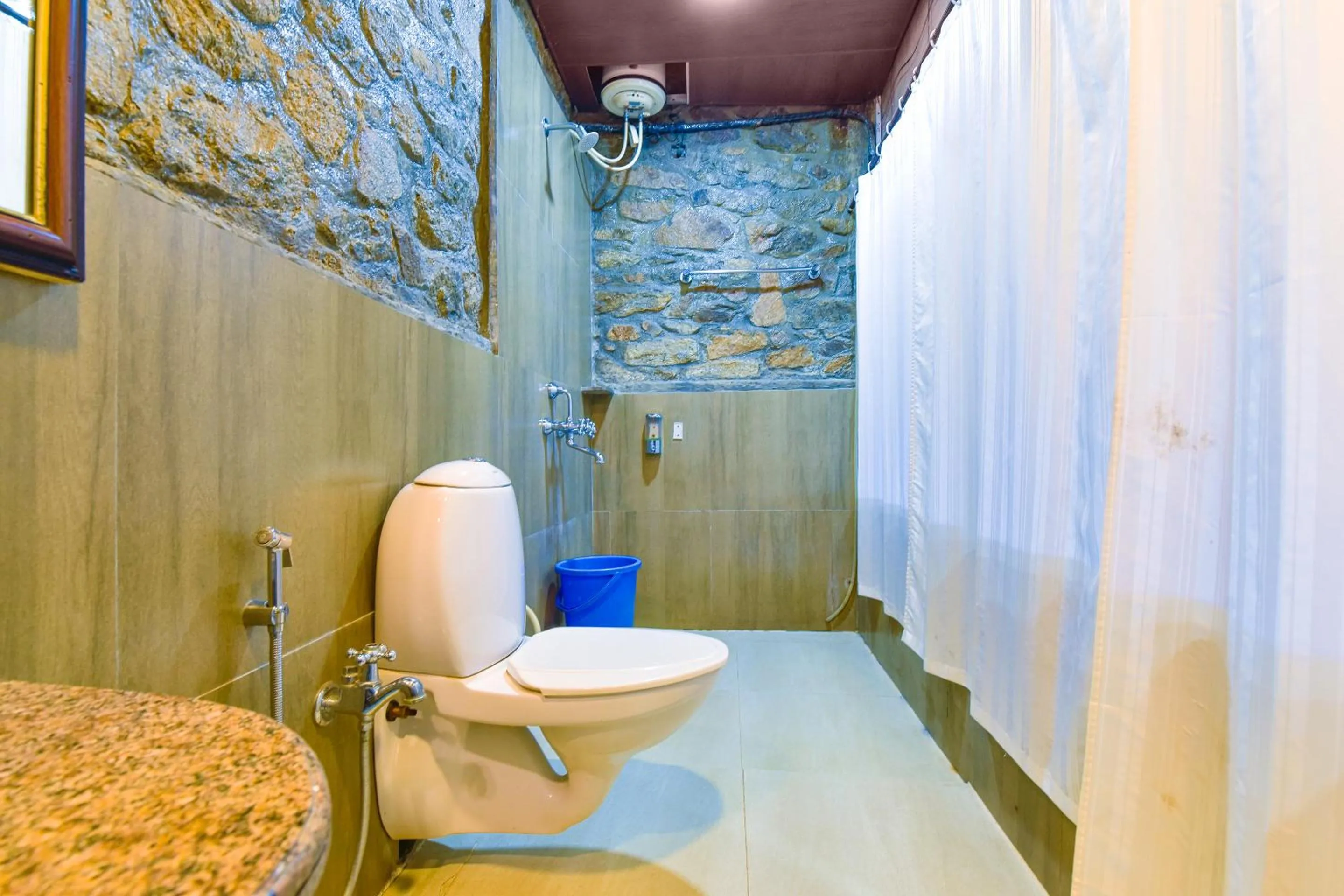 Bathroom in Castlle Rock, Mount Abu