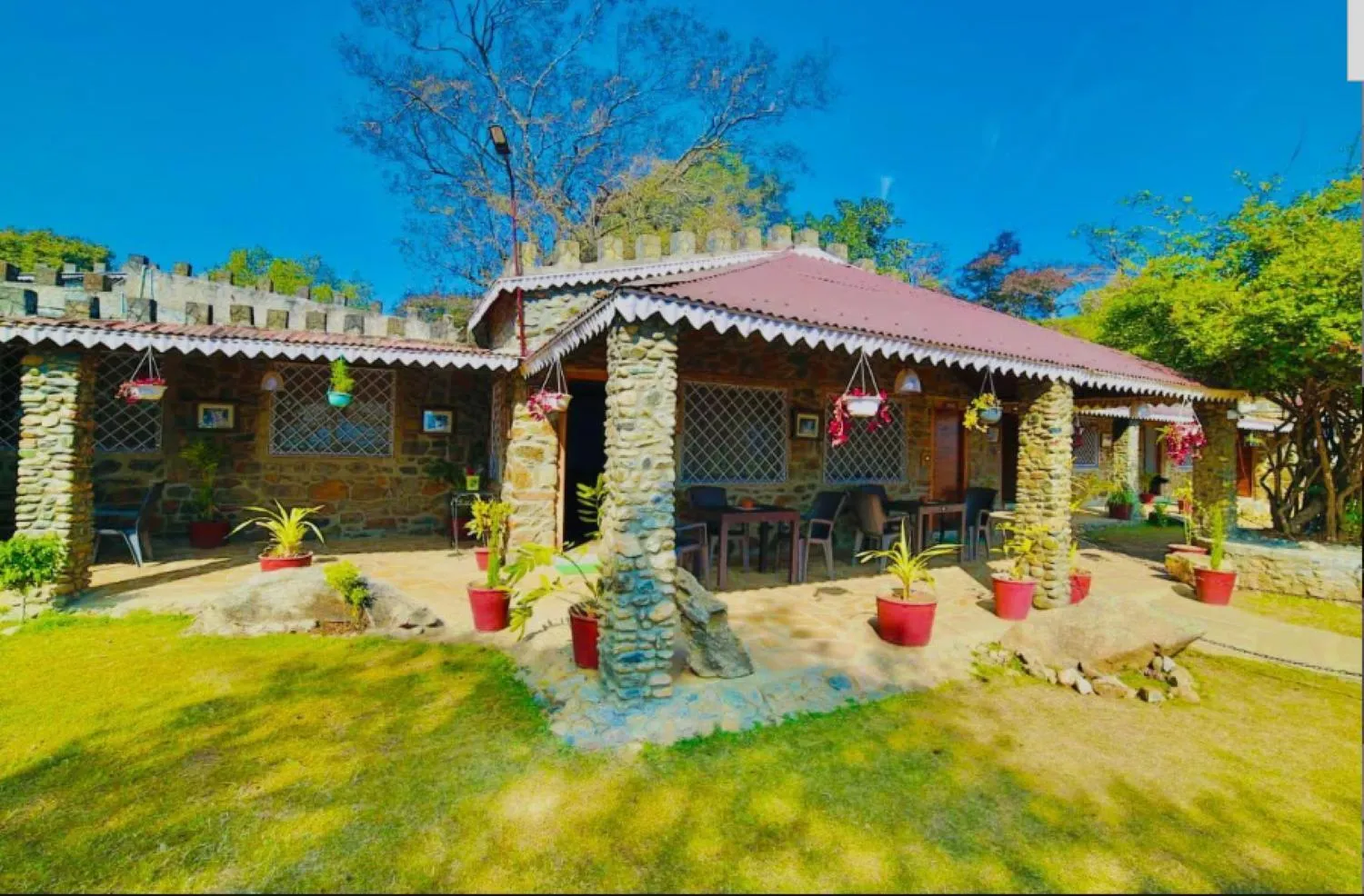 Property building in Castlle Rock, Mount Abu