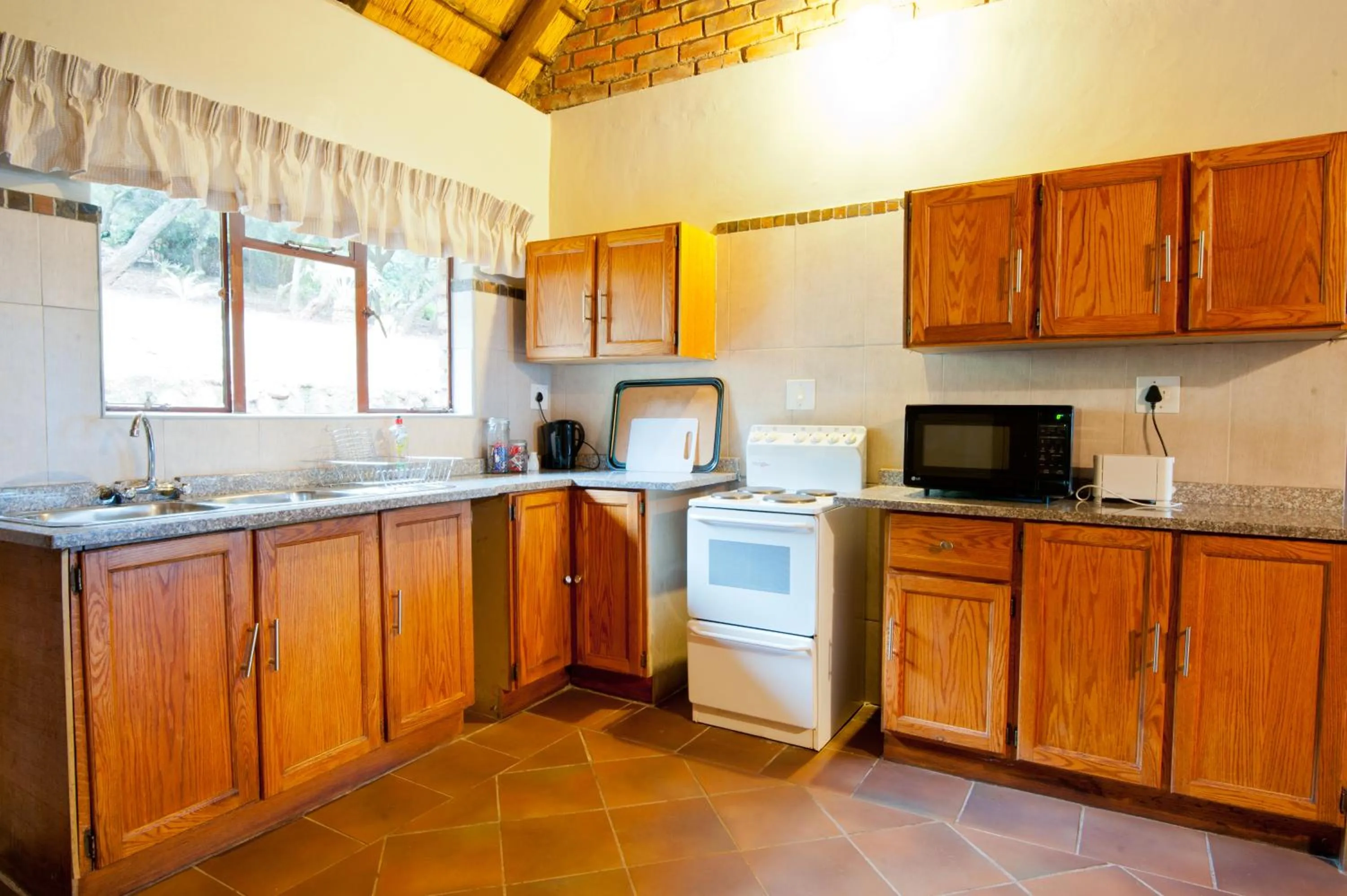 Kitchen or kitchenette in Amafu Forest Lodge