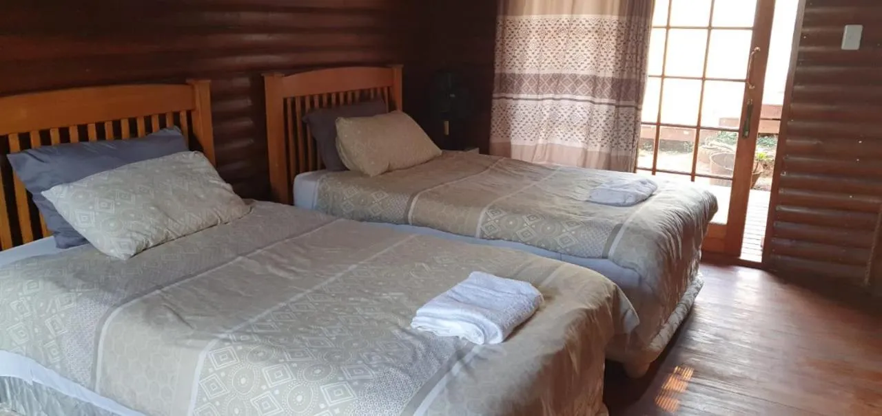 Photo of the whole room, Bed in Amafu Forest Lodge