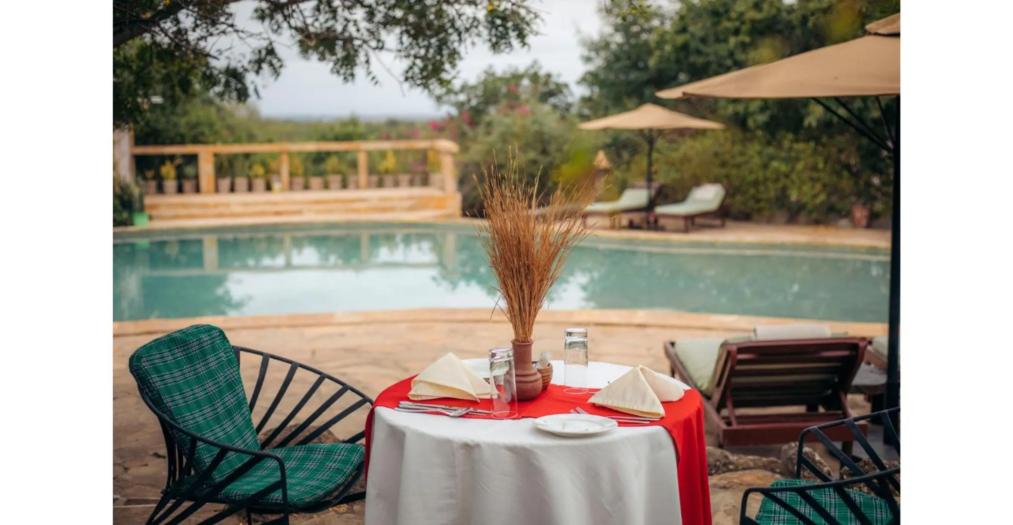 Swimming pool in Kia Airport Lodge