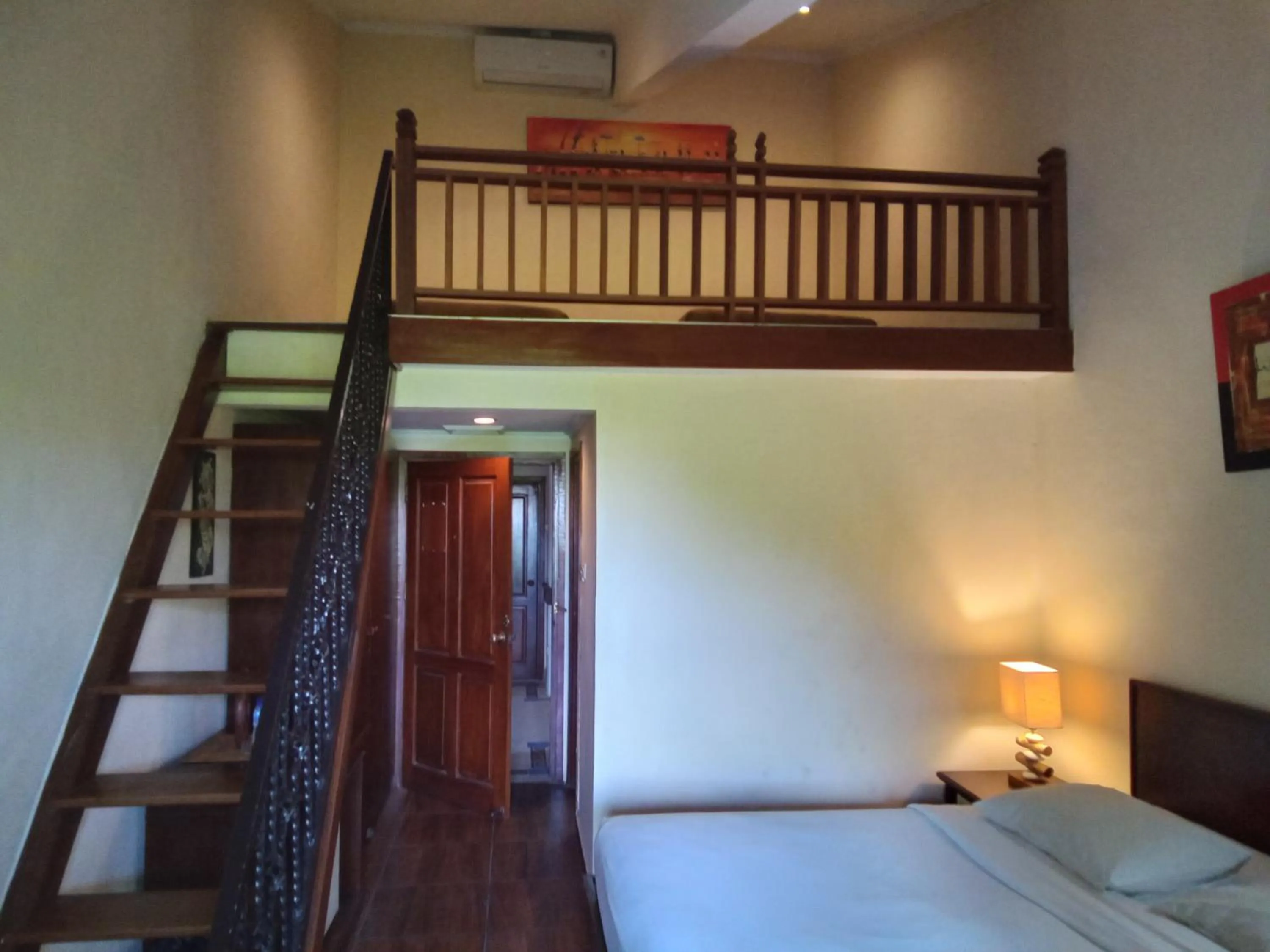 Bed in Hotel Puri Dibia Kuta