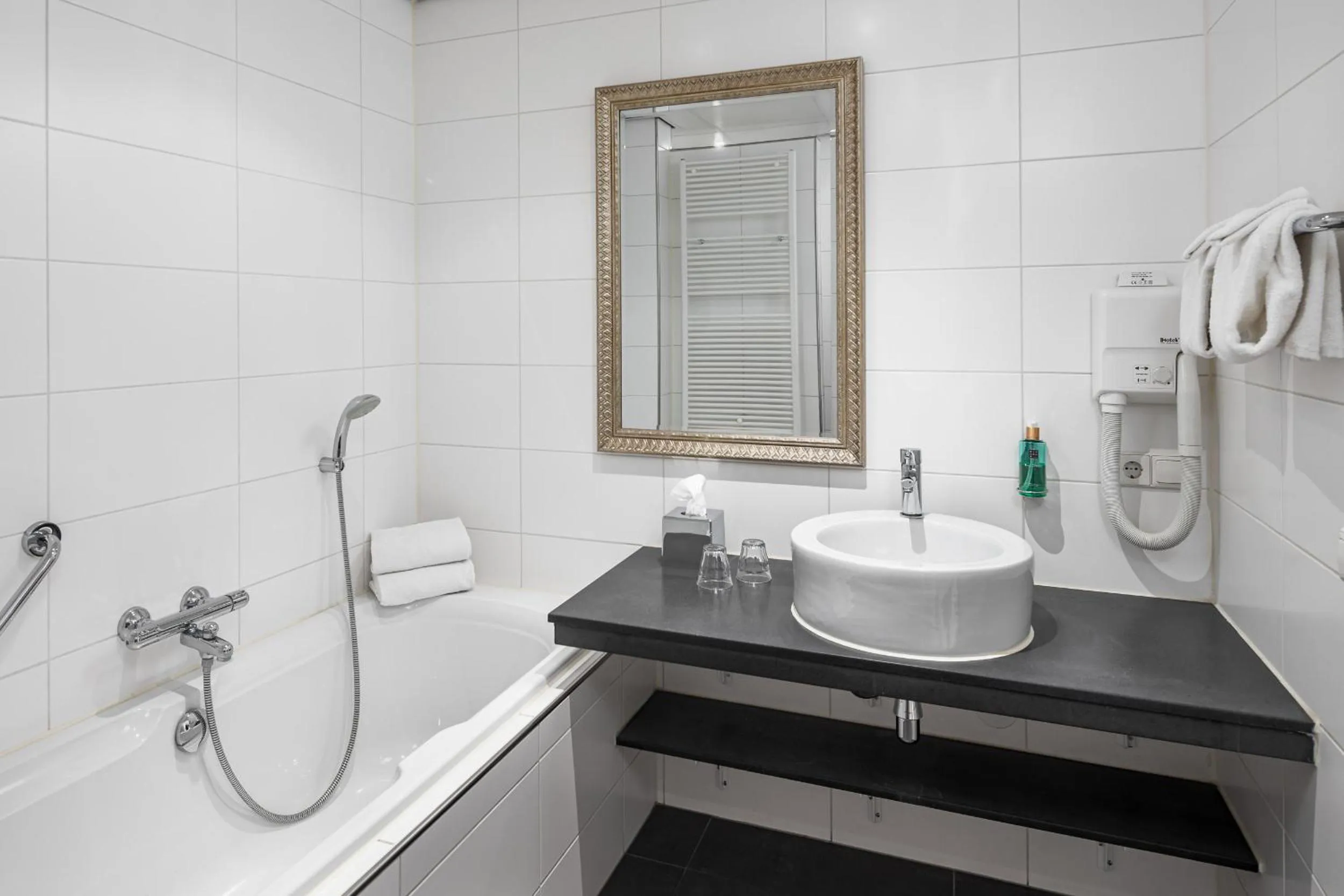 Bathroom in Strandhotel Domburg