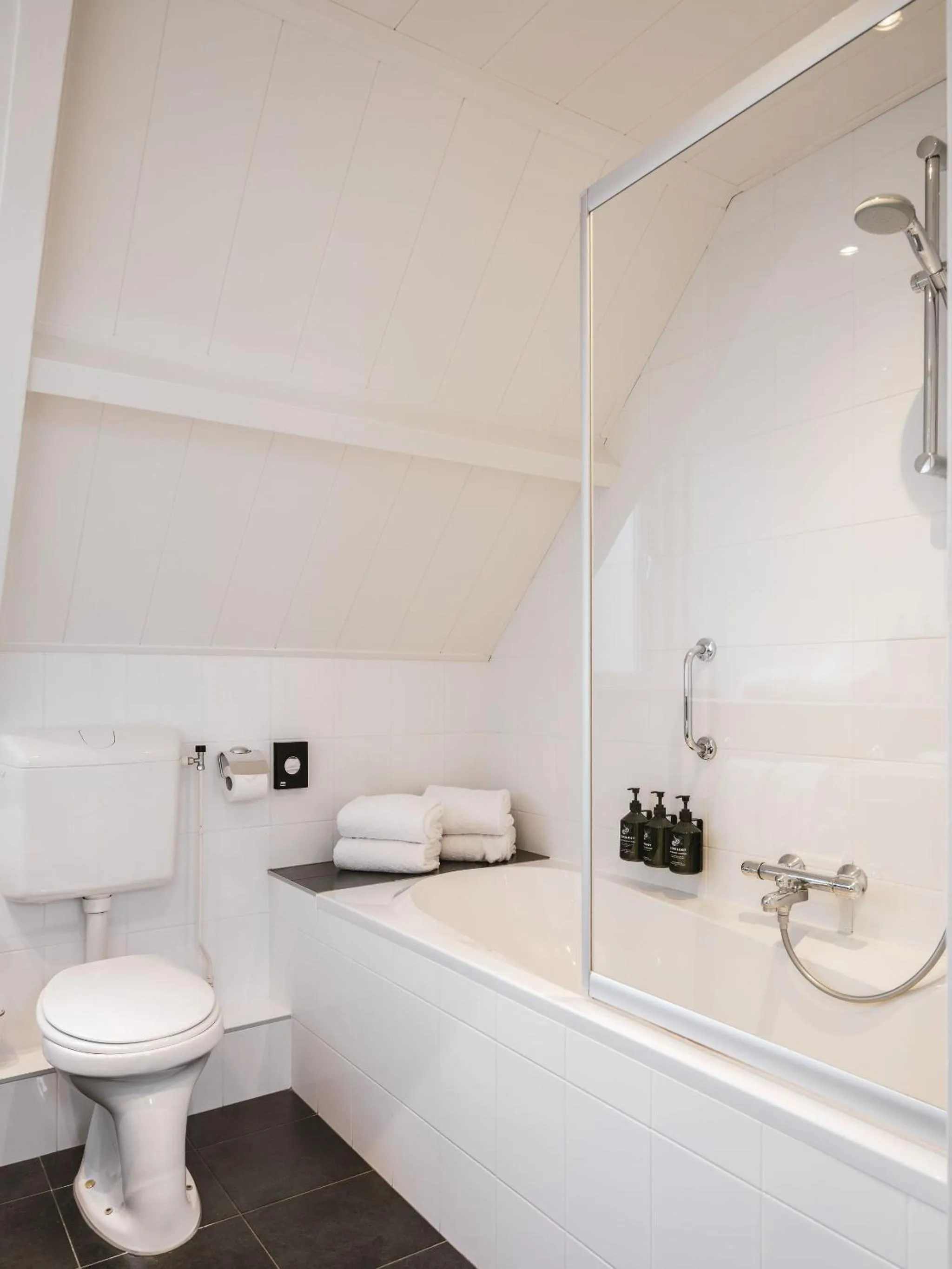 Bathroom in Strandhotel Domburg