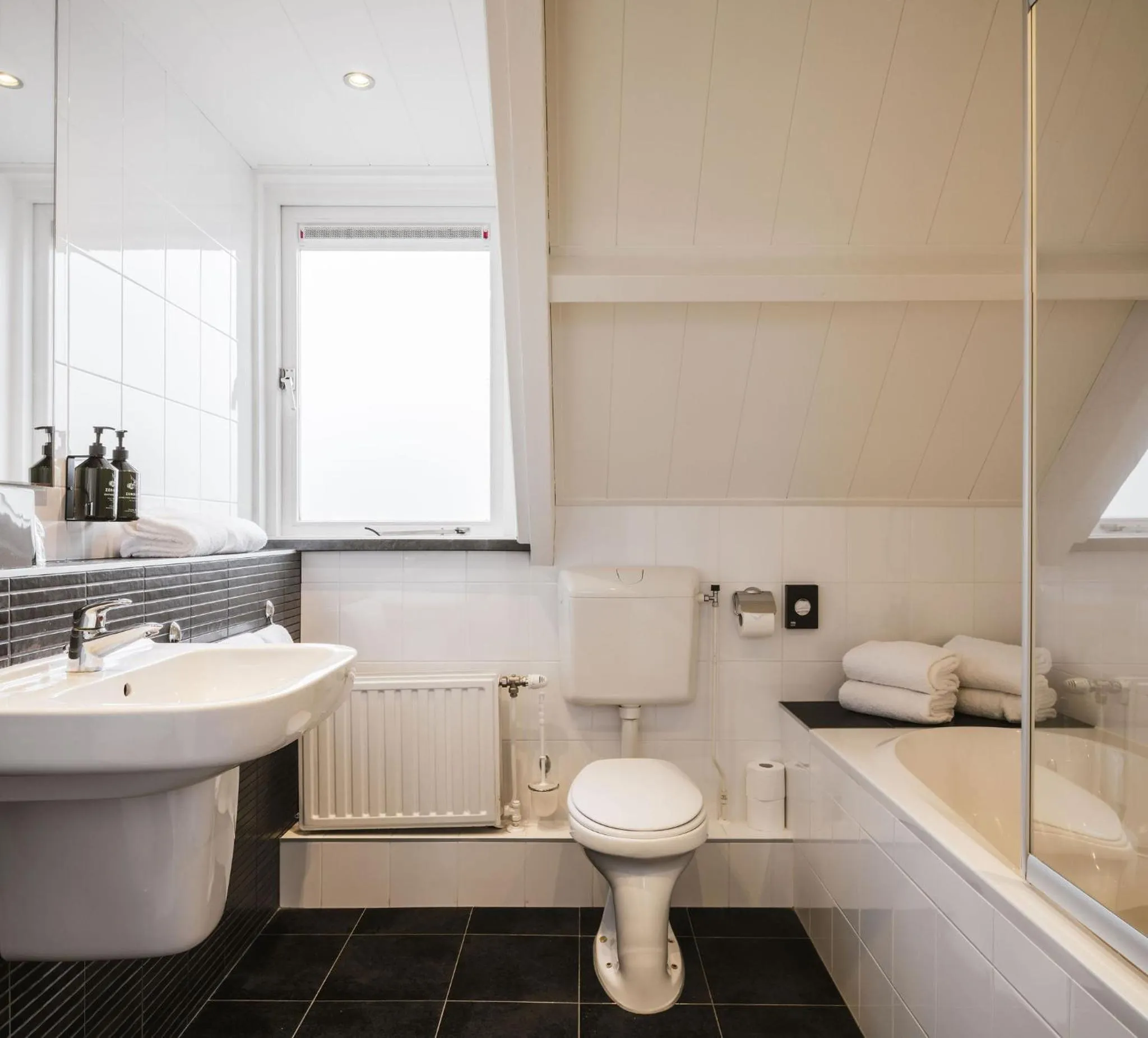 Bathroom in Strandhotel Domburg