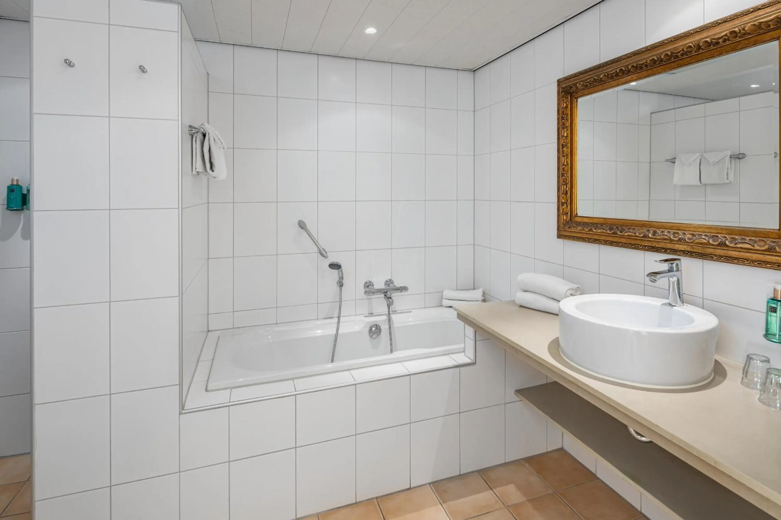 Bathroom in Strandhotel Domburg