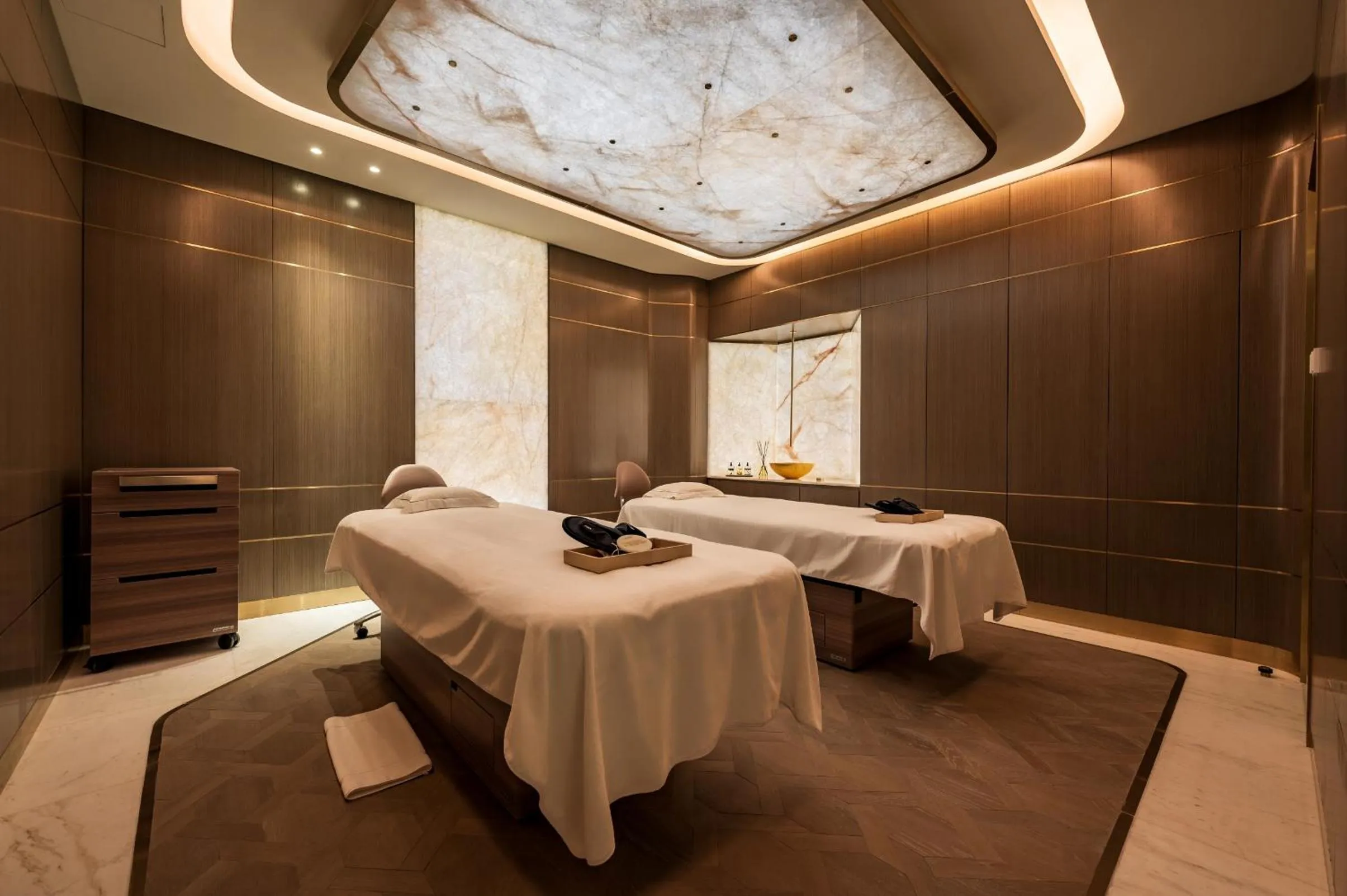 Massage in FIVE Luxe